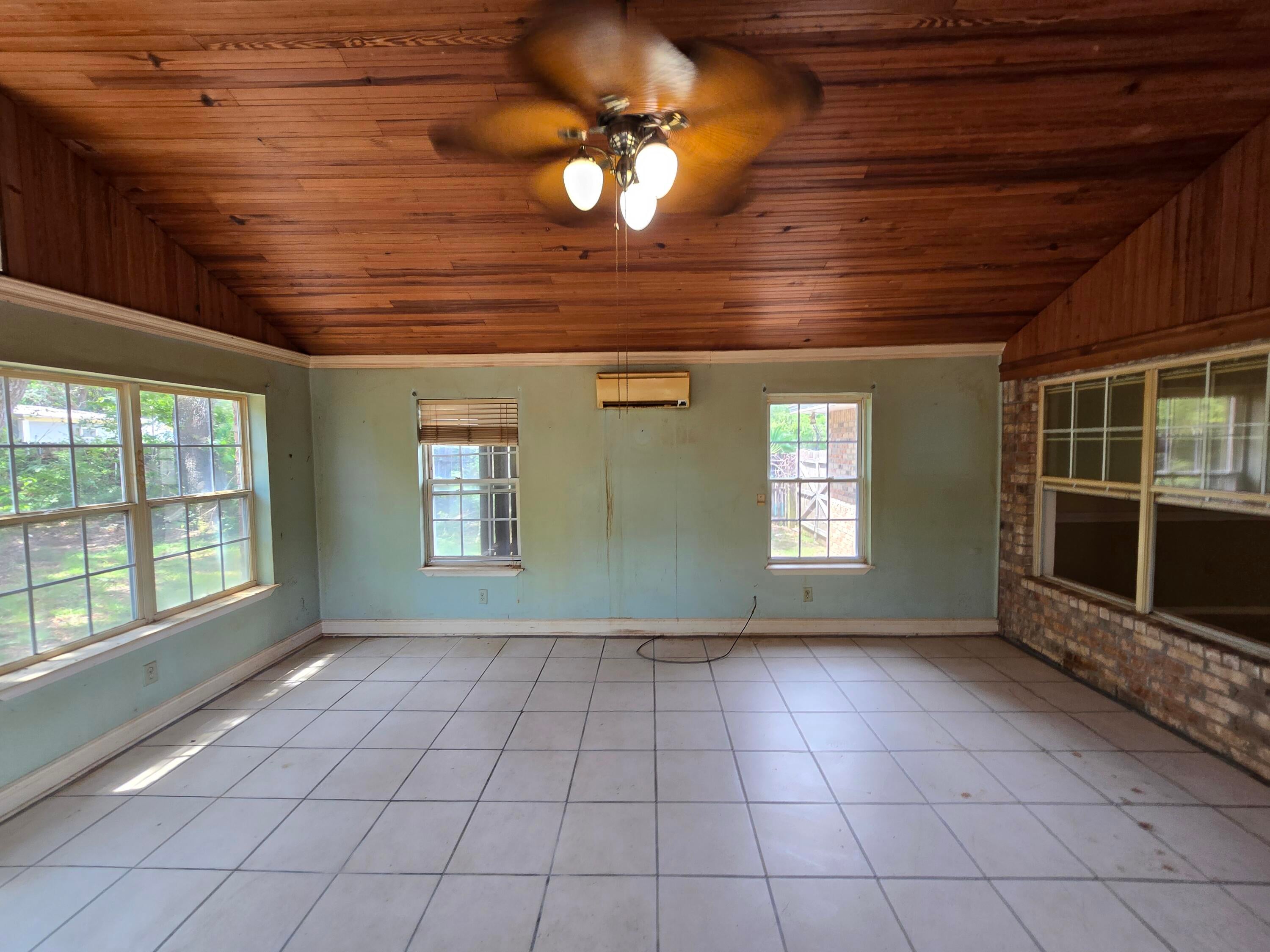 HICKORY SHORES - Residential