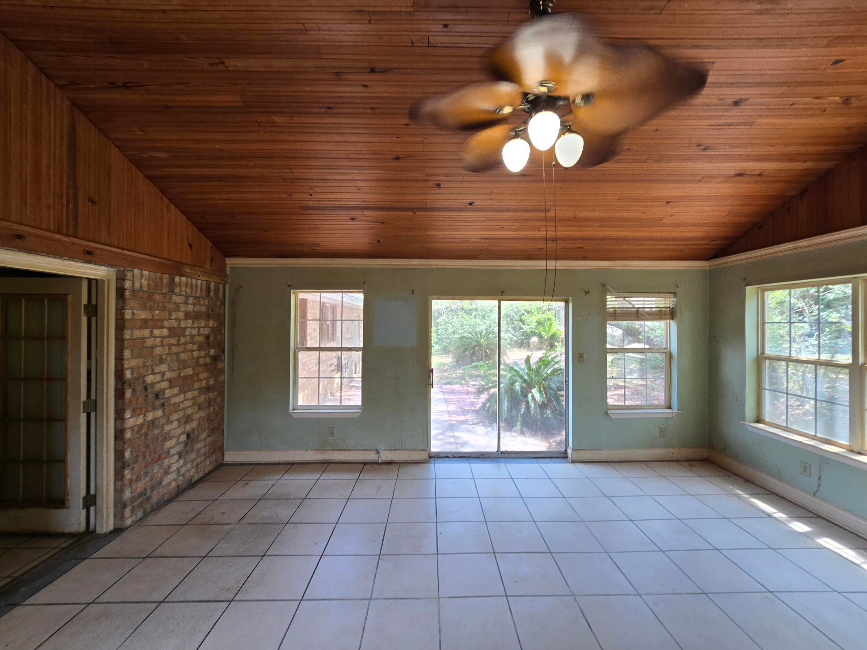 HICKORY SHORES - Residential