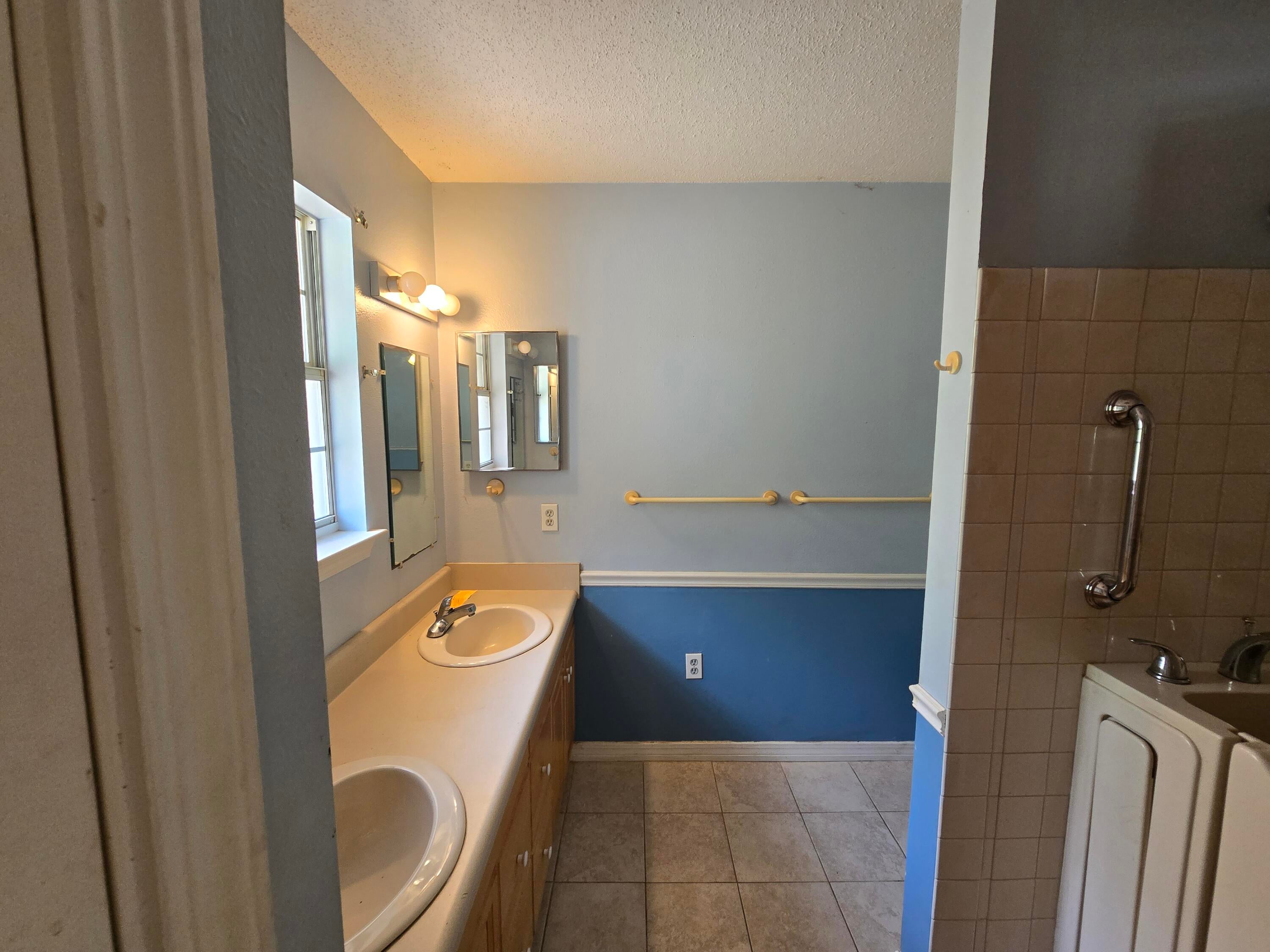HICKORY SHORES - Residential