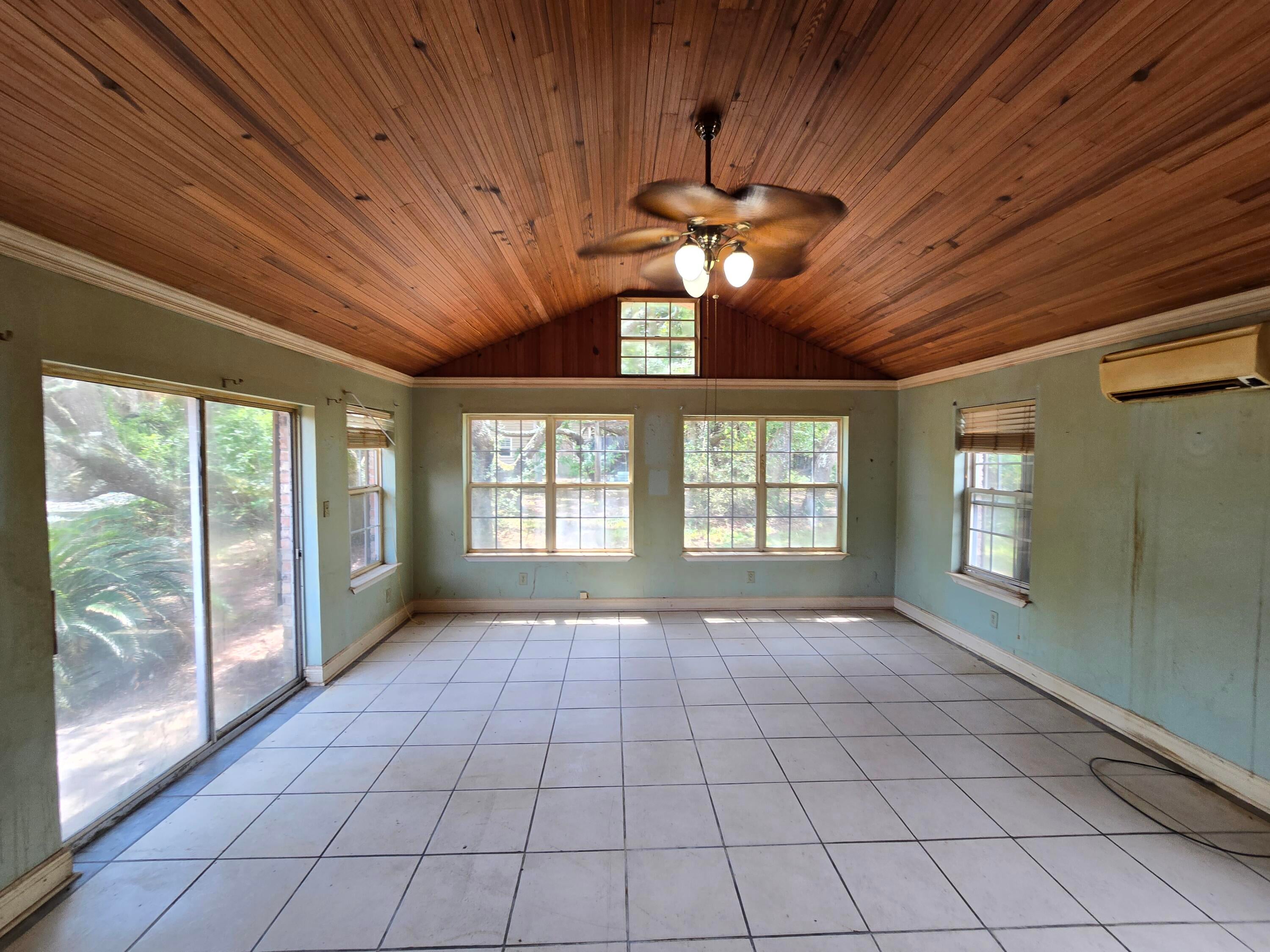 HICKORY SHORES - Residential