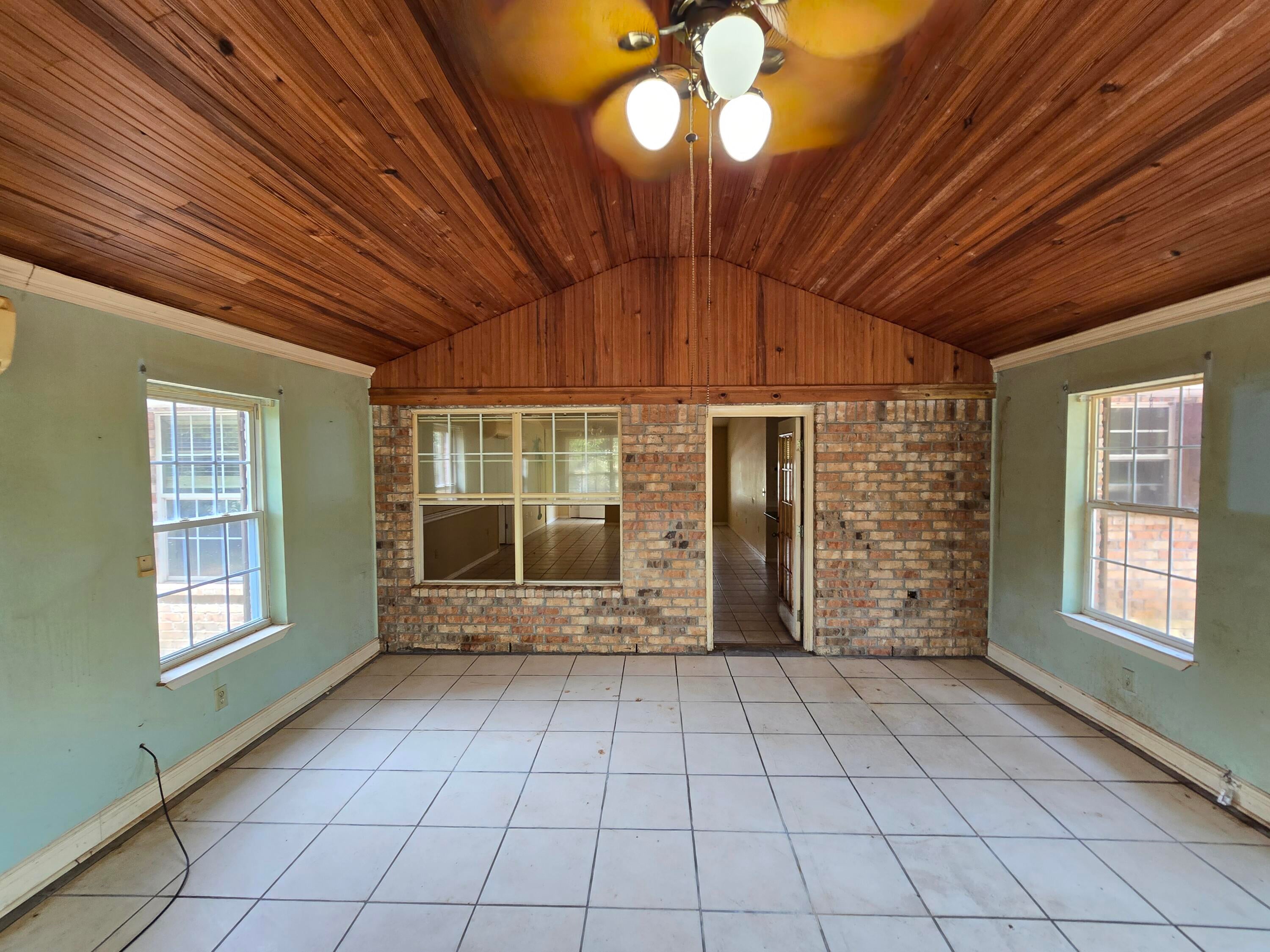 HICKORY SHORES - Residential