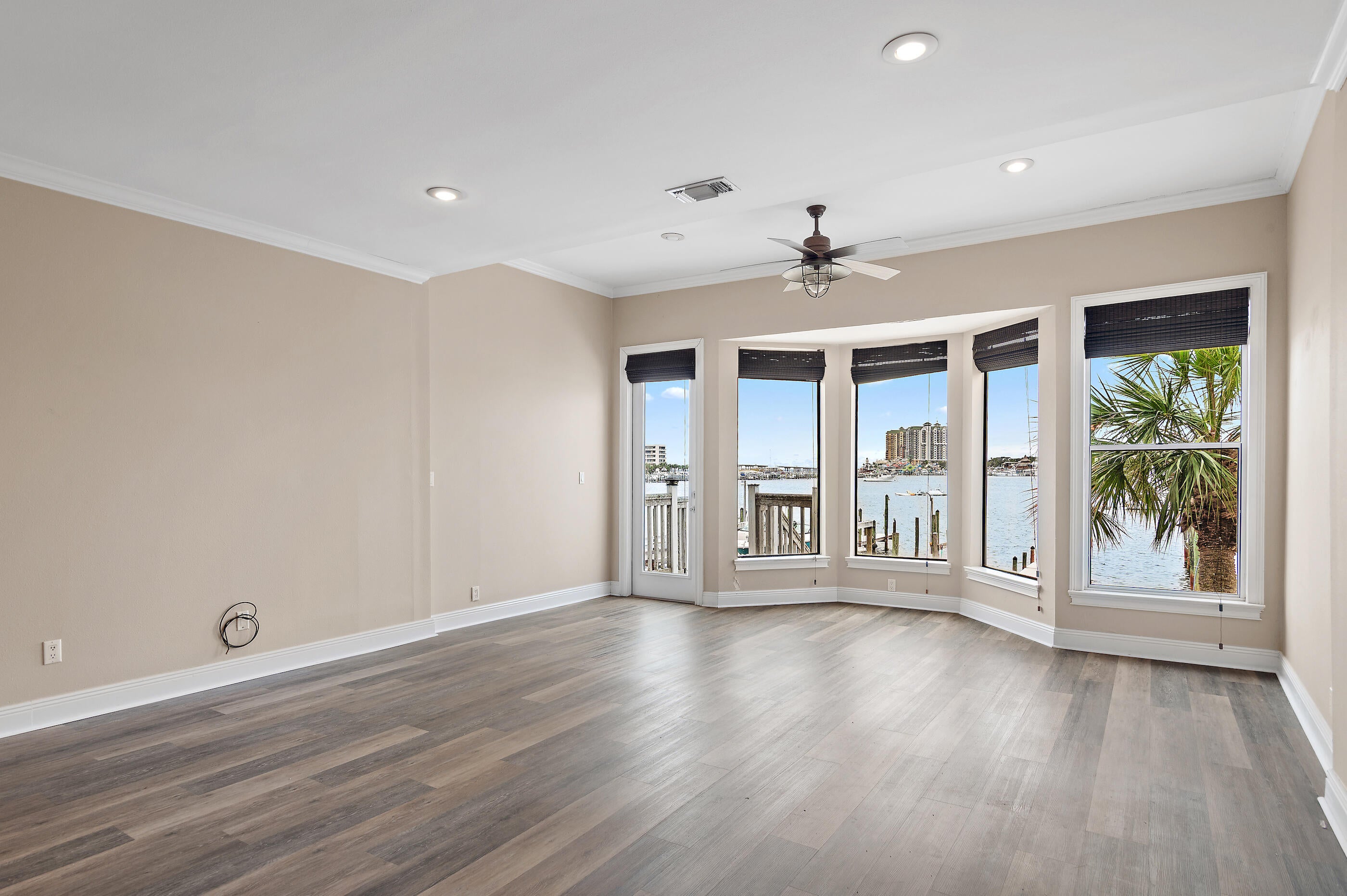 HARBOUR TOWNE - Residential