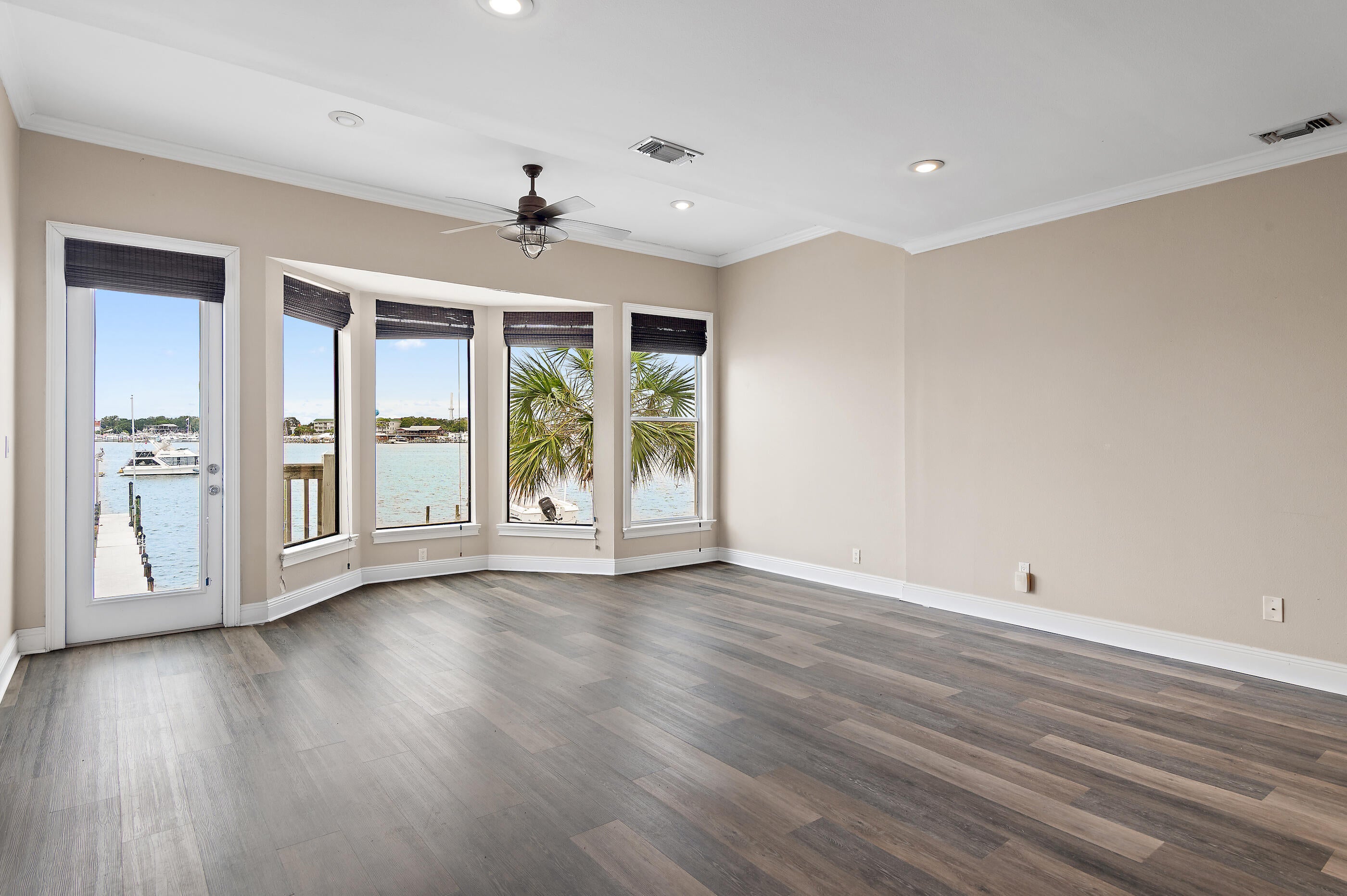 HARBOUR TOWNE - Residential