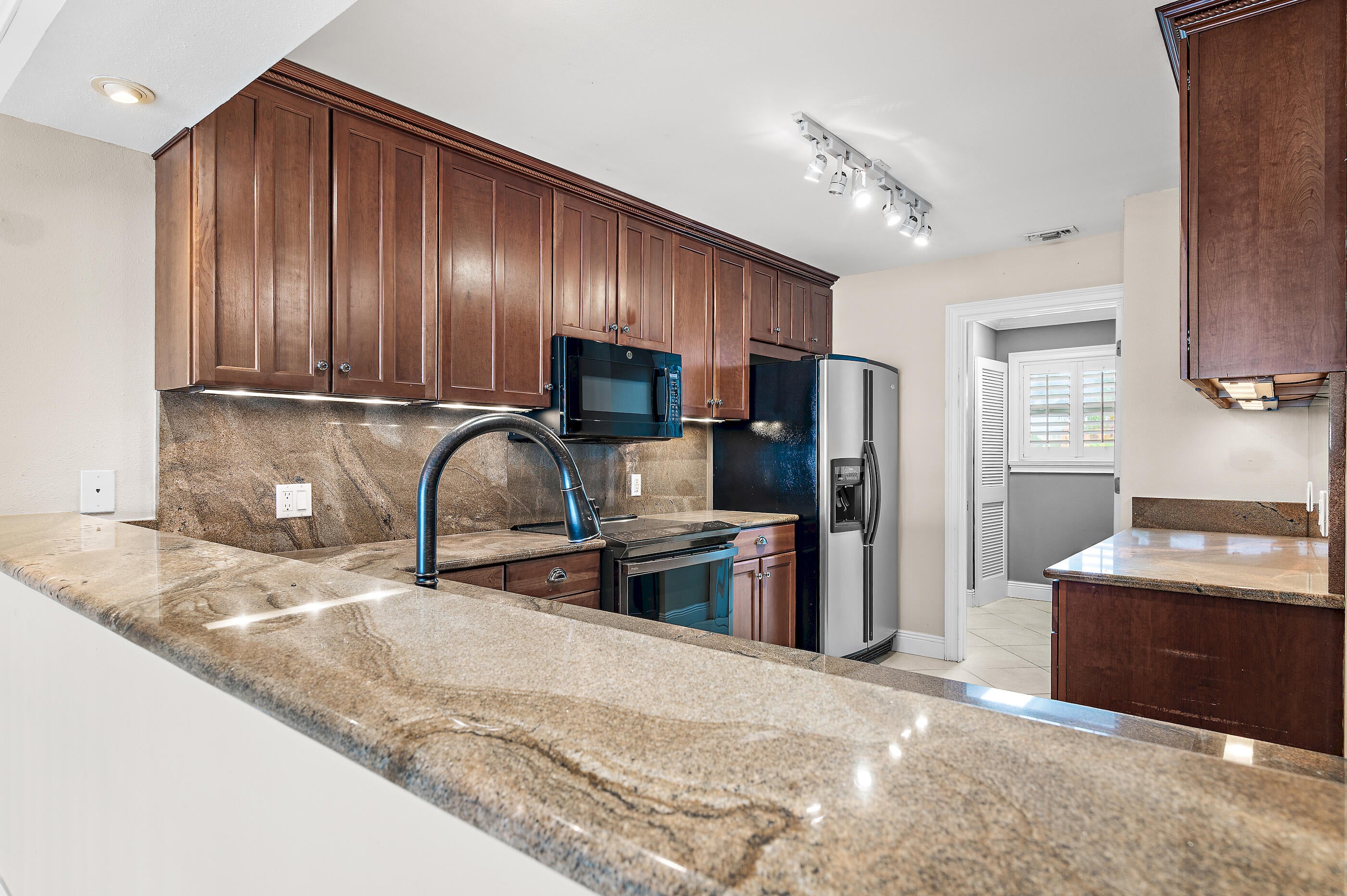 HARBOUR TOWNE - Residential