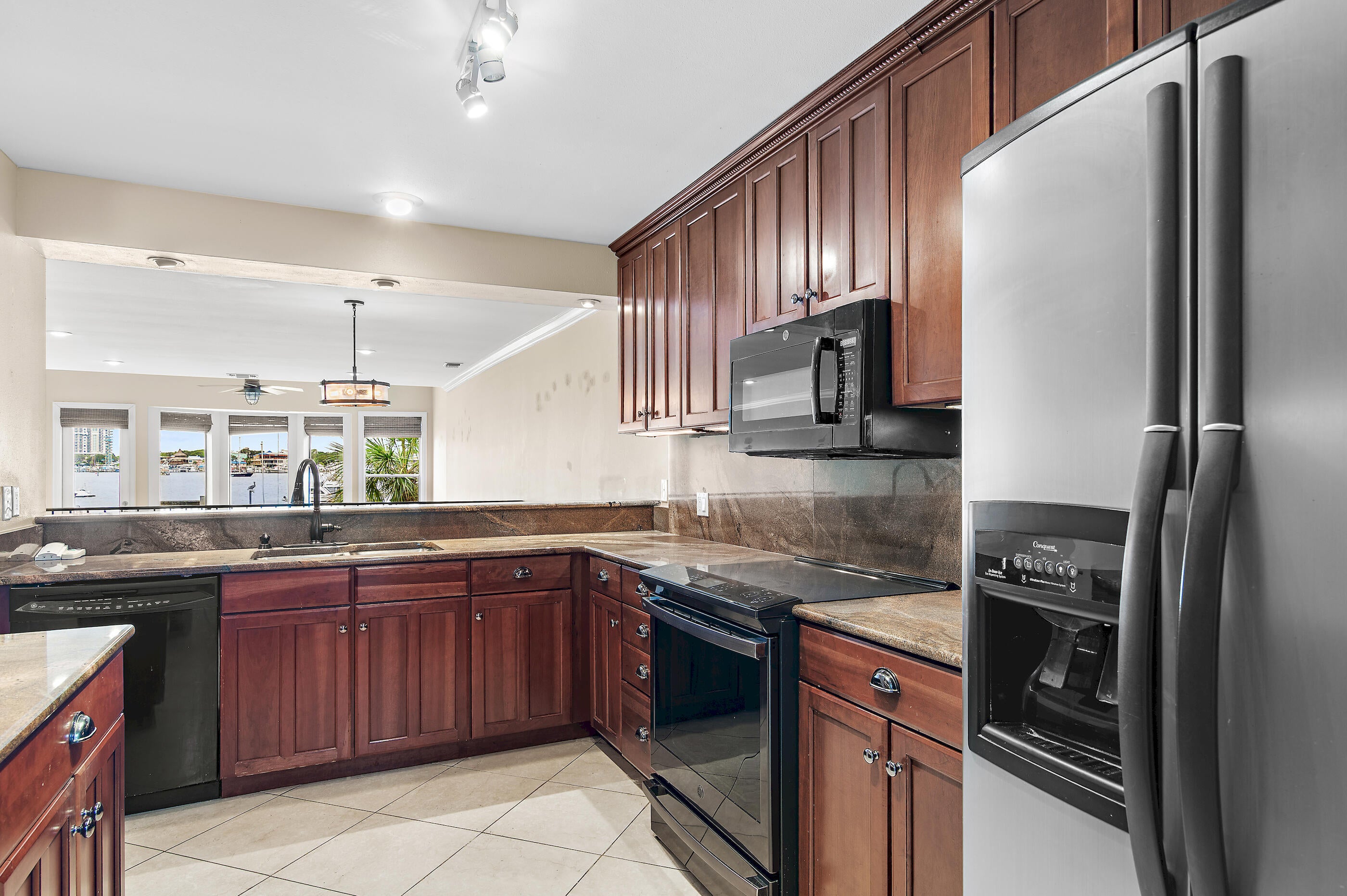 HARBOUR TOWNE - Residential