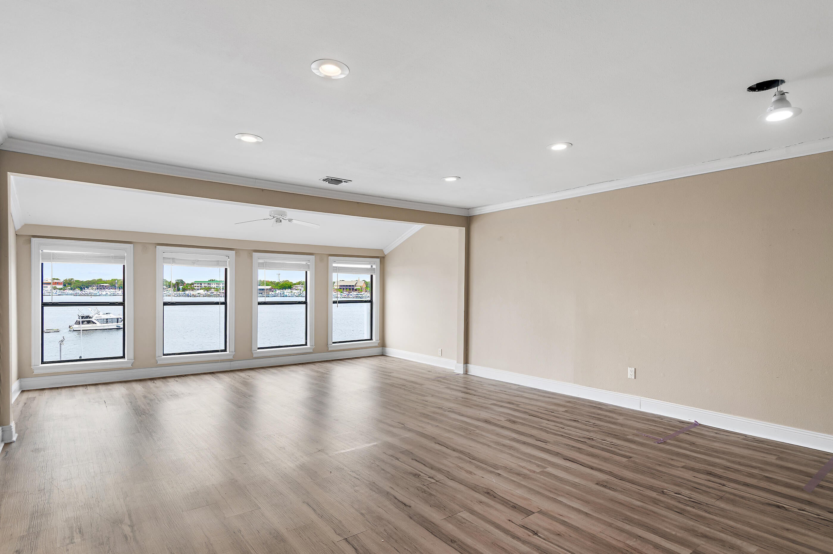 HARBOUR TOWNE - Residential