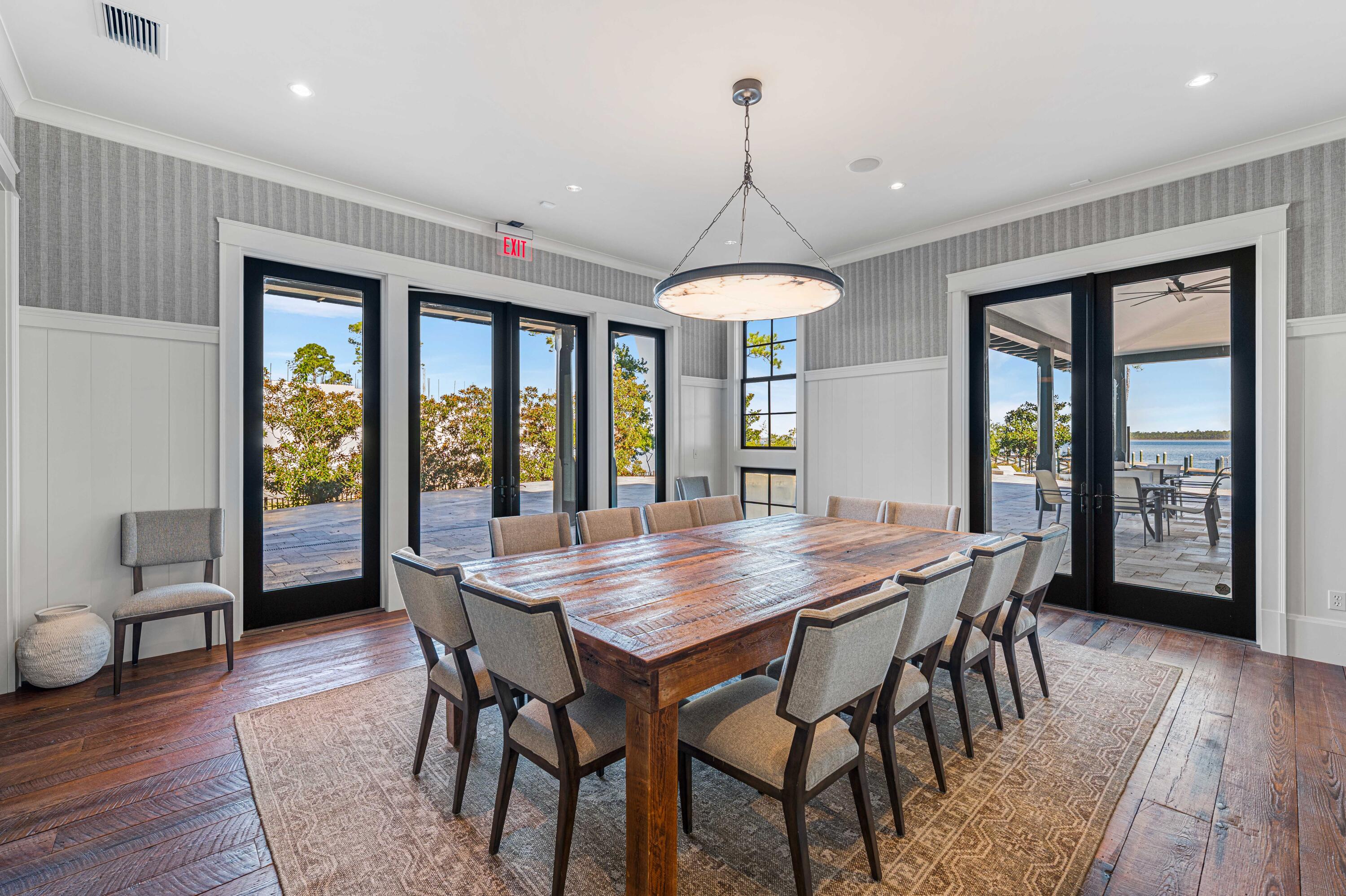 CHURCHILL OAKS - Residential