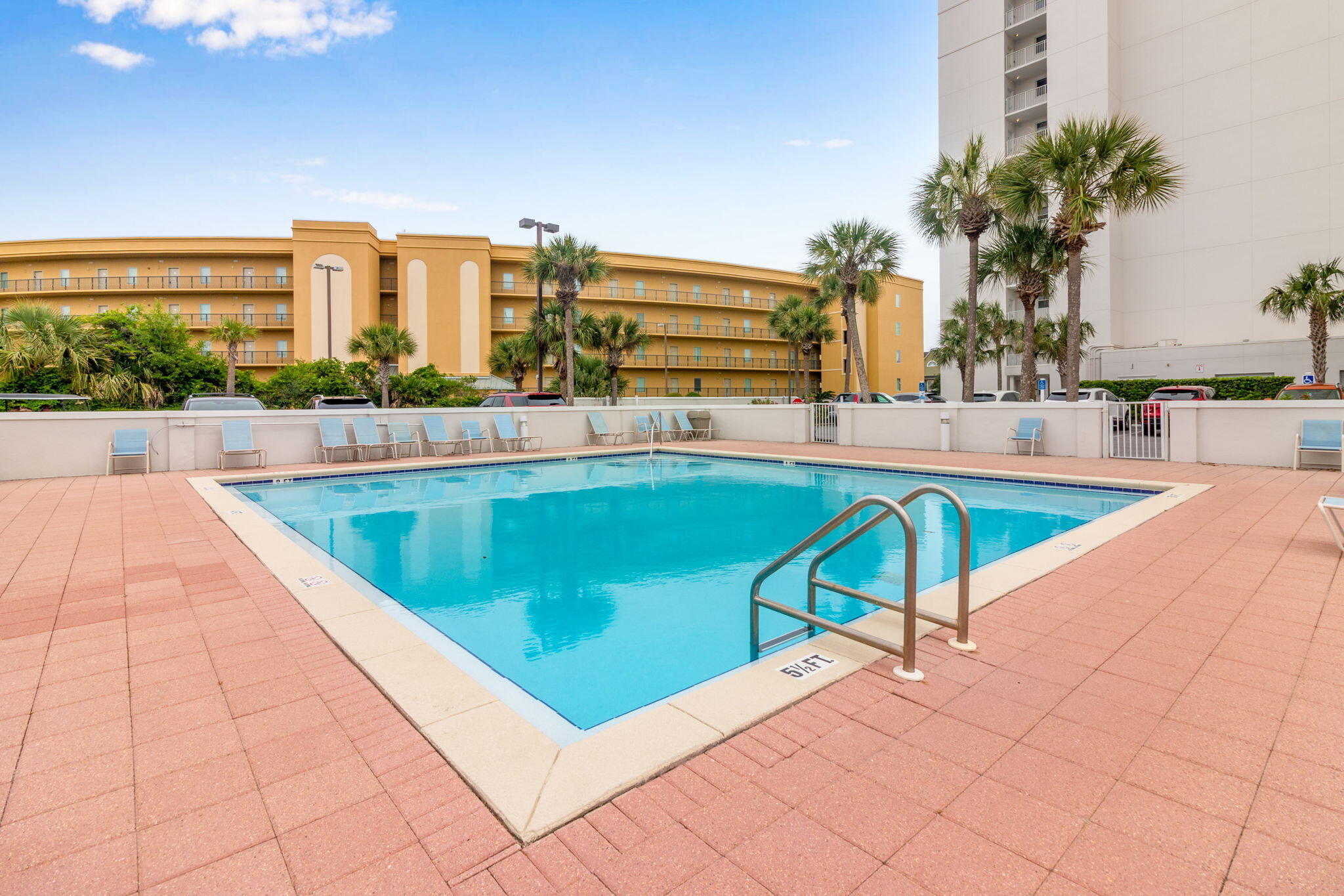 LEEWARD KEY - Residential