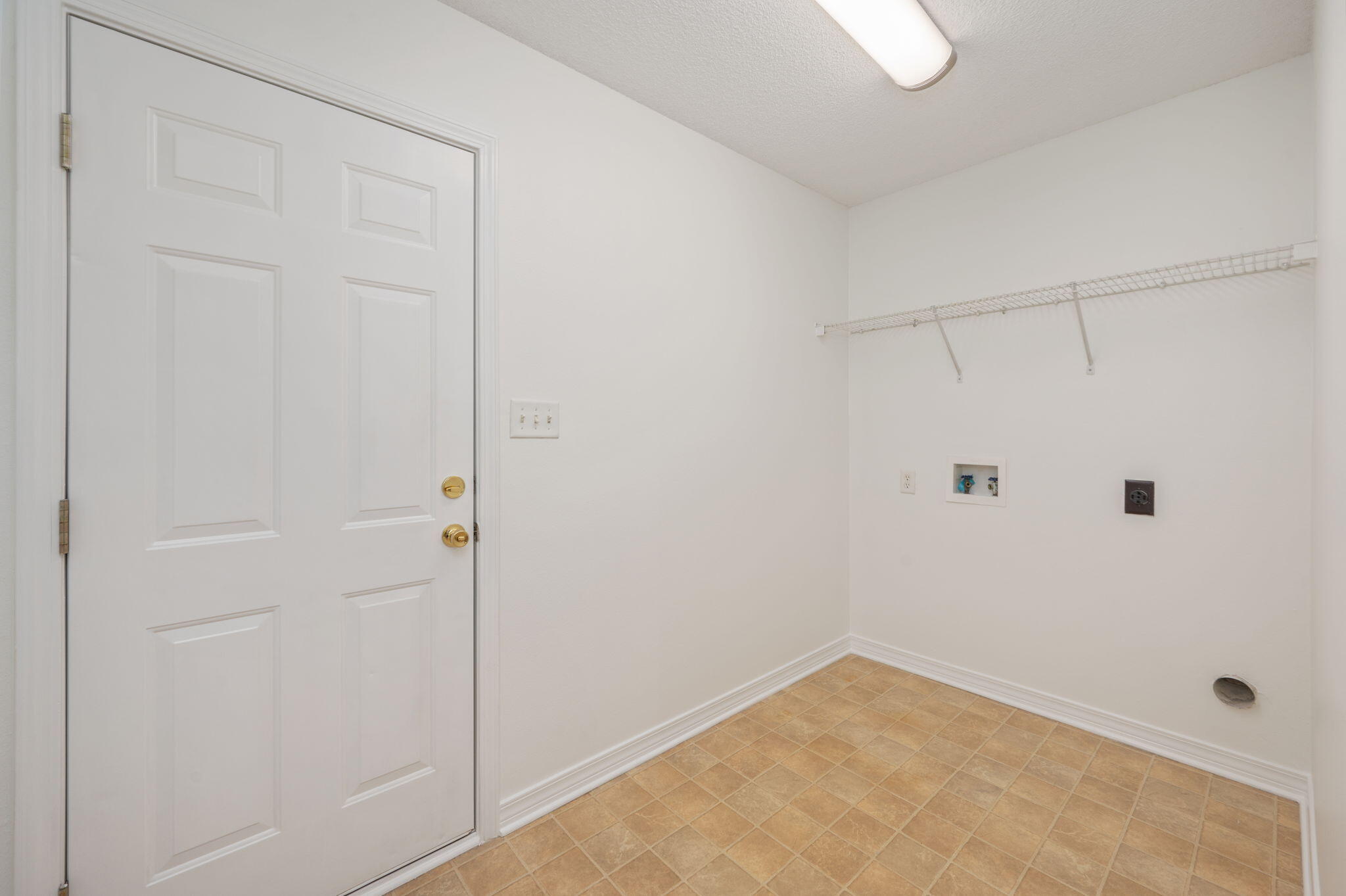 CREETWOOD PLACE - Residential Lease