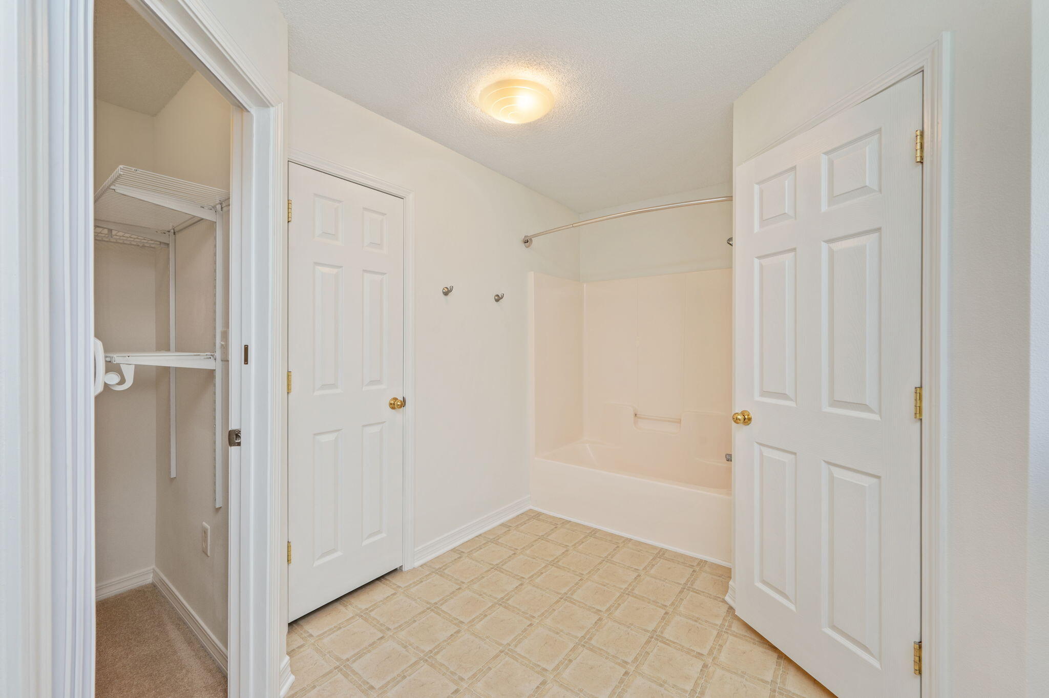 CREETWOOD PLACE - Residential Lease