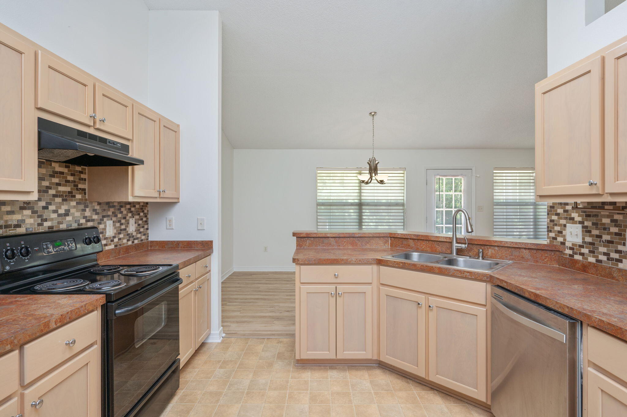 CREETWOOD PLACE - Residential Lease