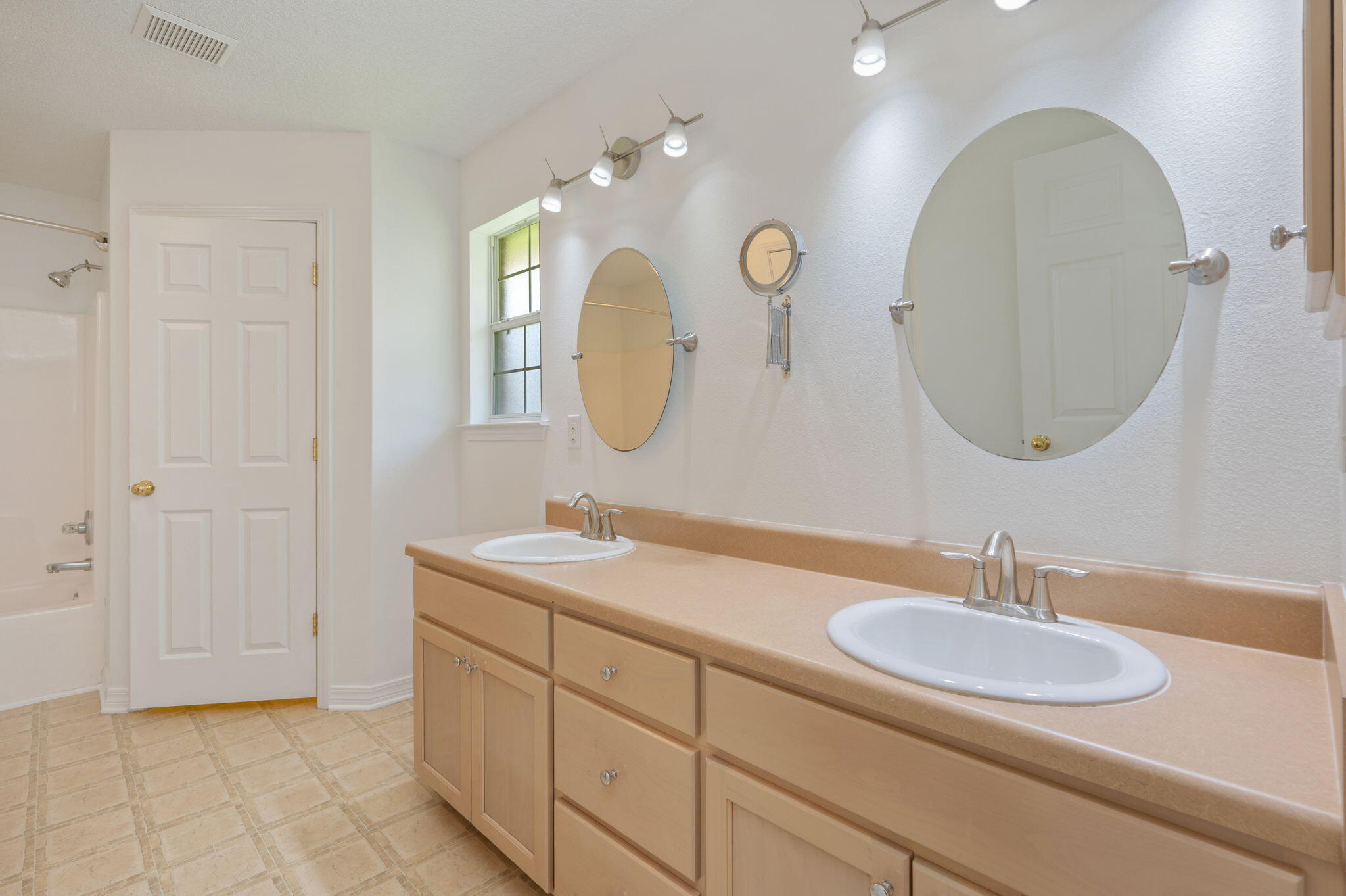 CREETWOOD PLACE - Residential Lease