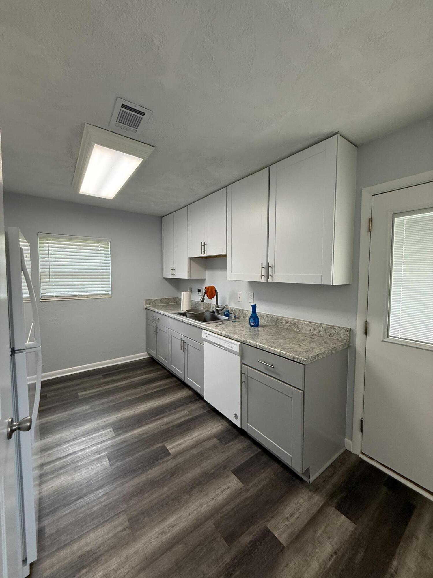 WINTHROP PLACE 1ST ADDN - Residential Lease