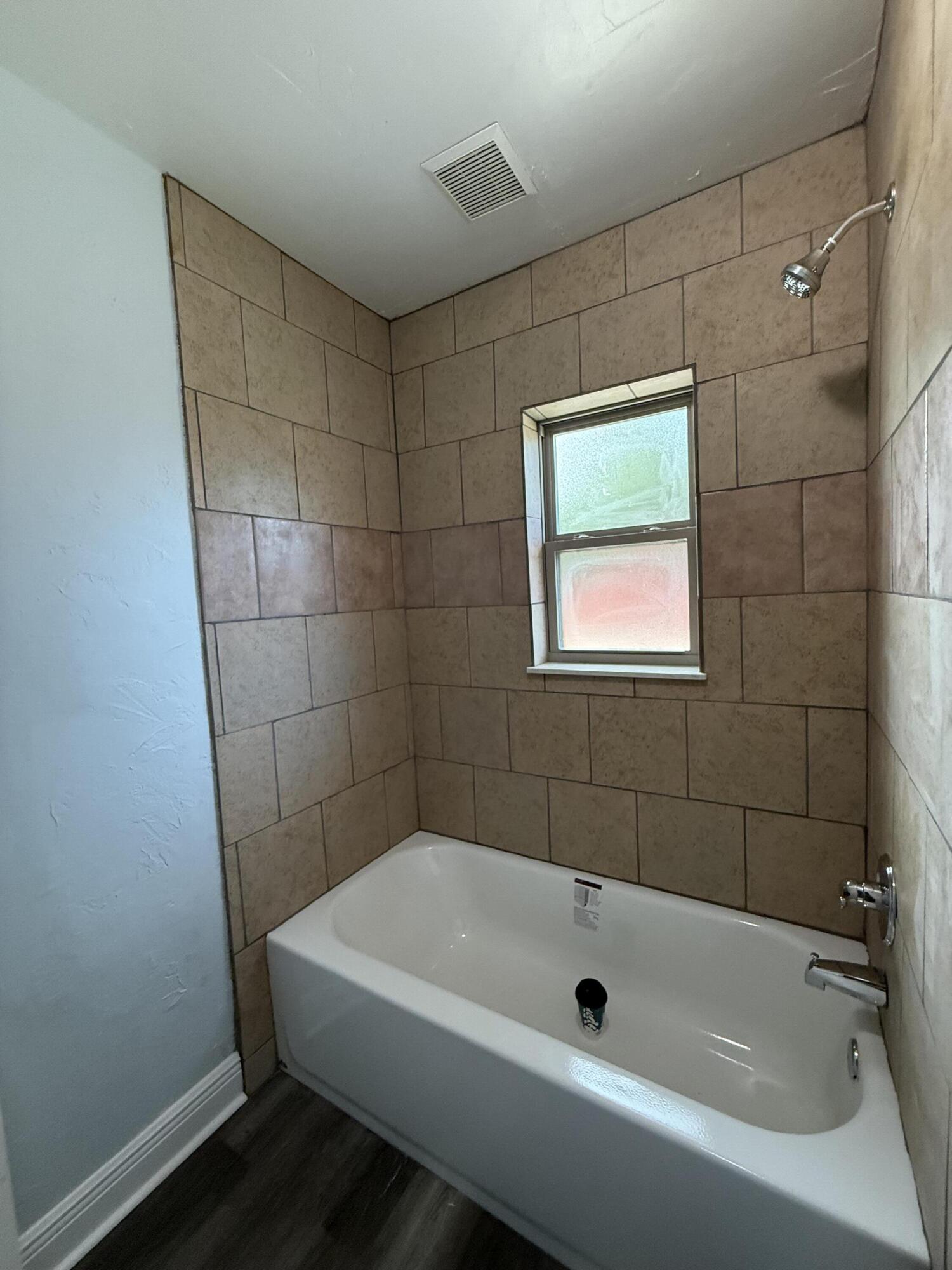 WINTHROP PLACE 1ST ADDN - Residential Lease
