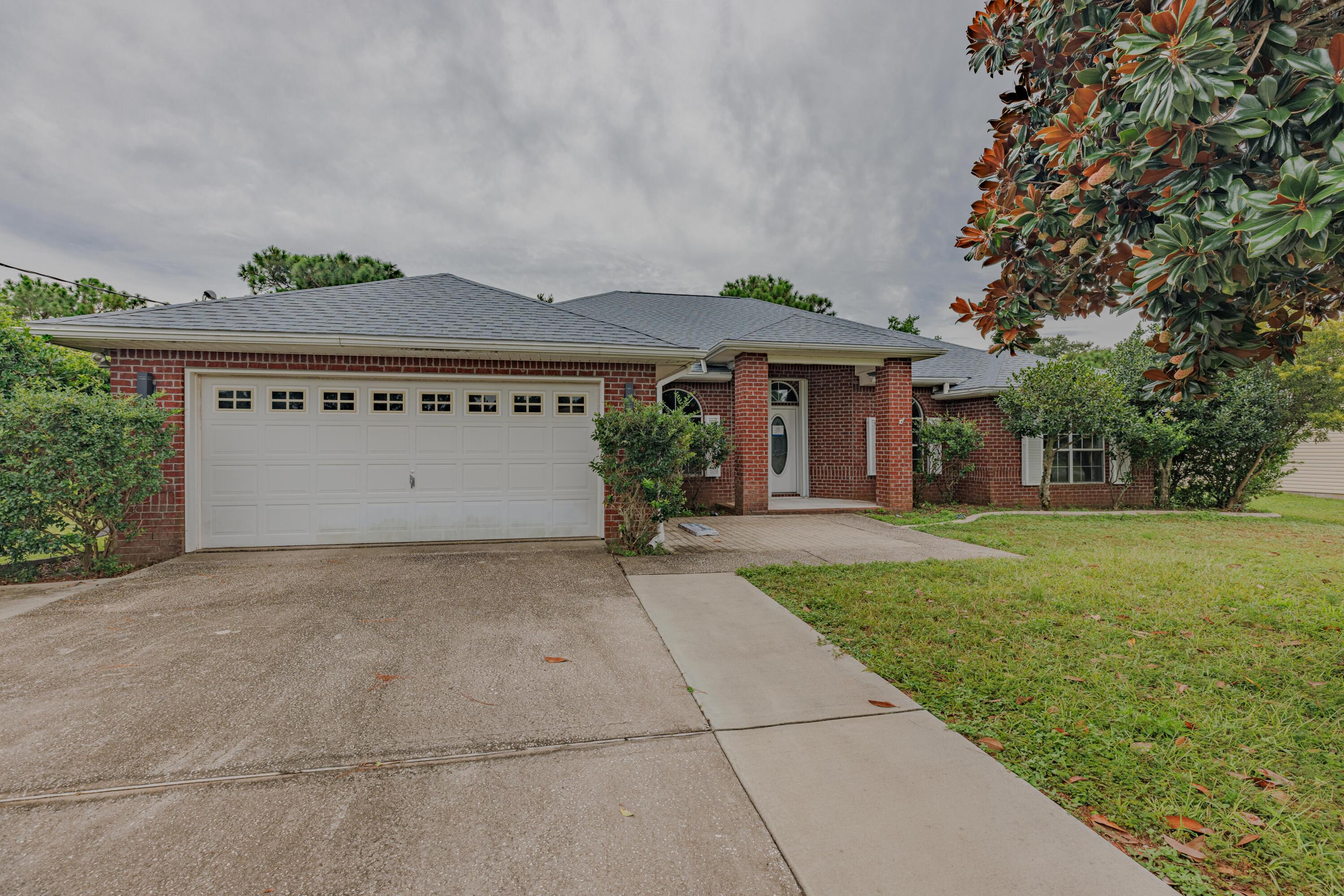 PRICE INCLUDES MOST UTILITIES! Enjoy the convenience of having most utilities included in the monthly price! This charming Navarre home offers a comfortable and convenient place to call home, with a great location close to shopping, dining, beaches, and everything Navarre has to offer. Don't miss this opportunity! Ragan @ 4075165619
