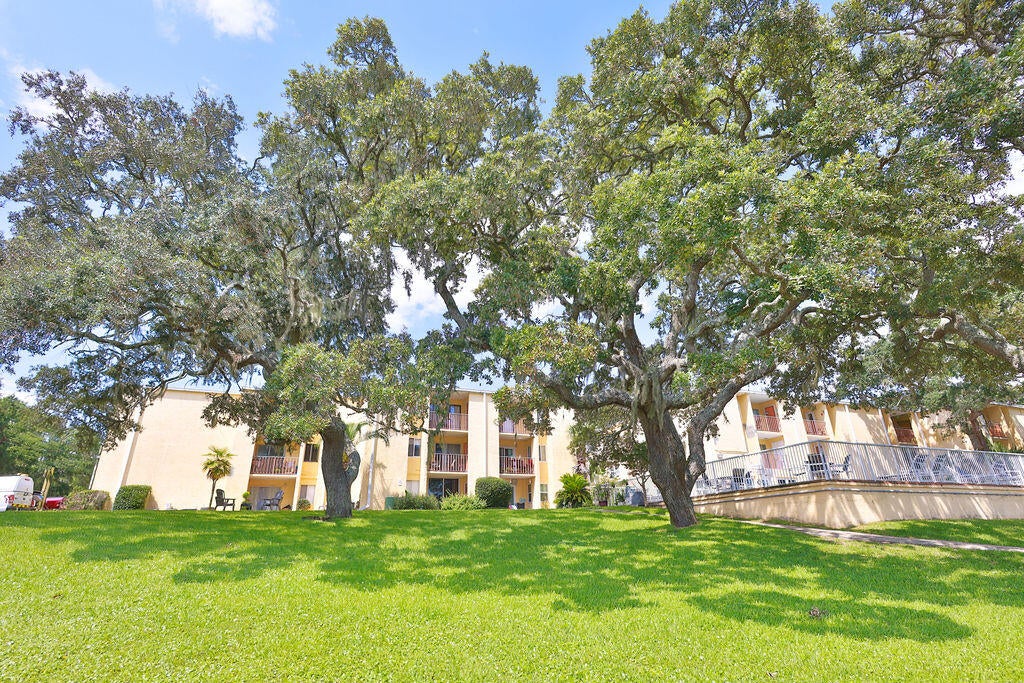 CEDARS CONDO - Residential