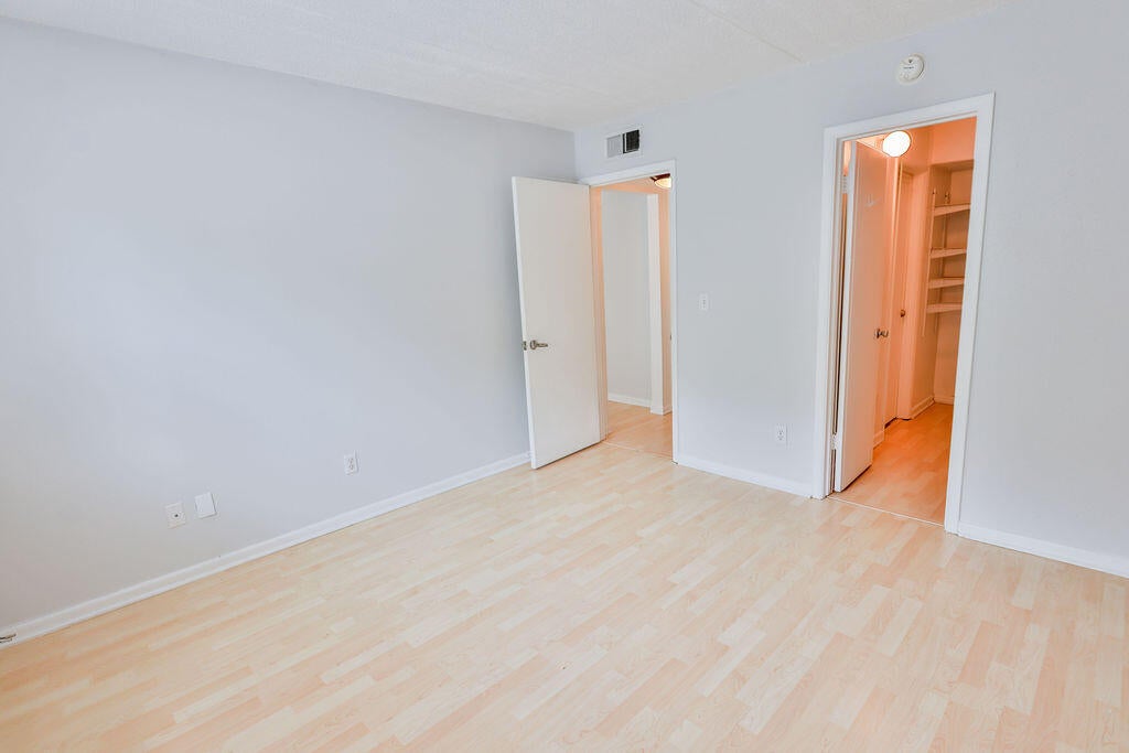 CEDARS CONDO - Residential
