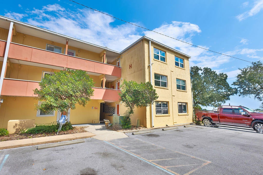 CEDARS CONDO - Residential