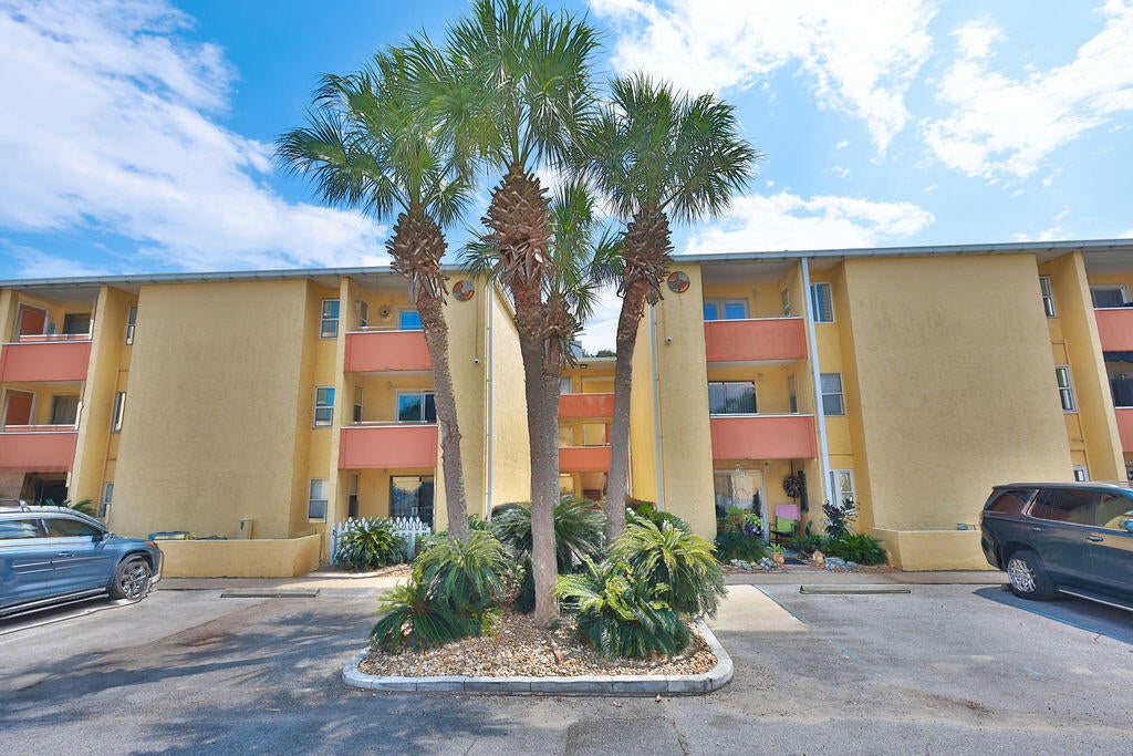 CEDARS CONDO - Residential