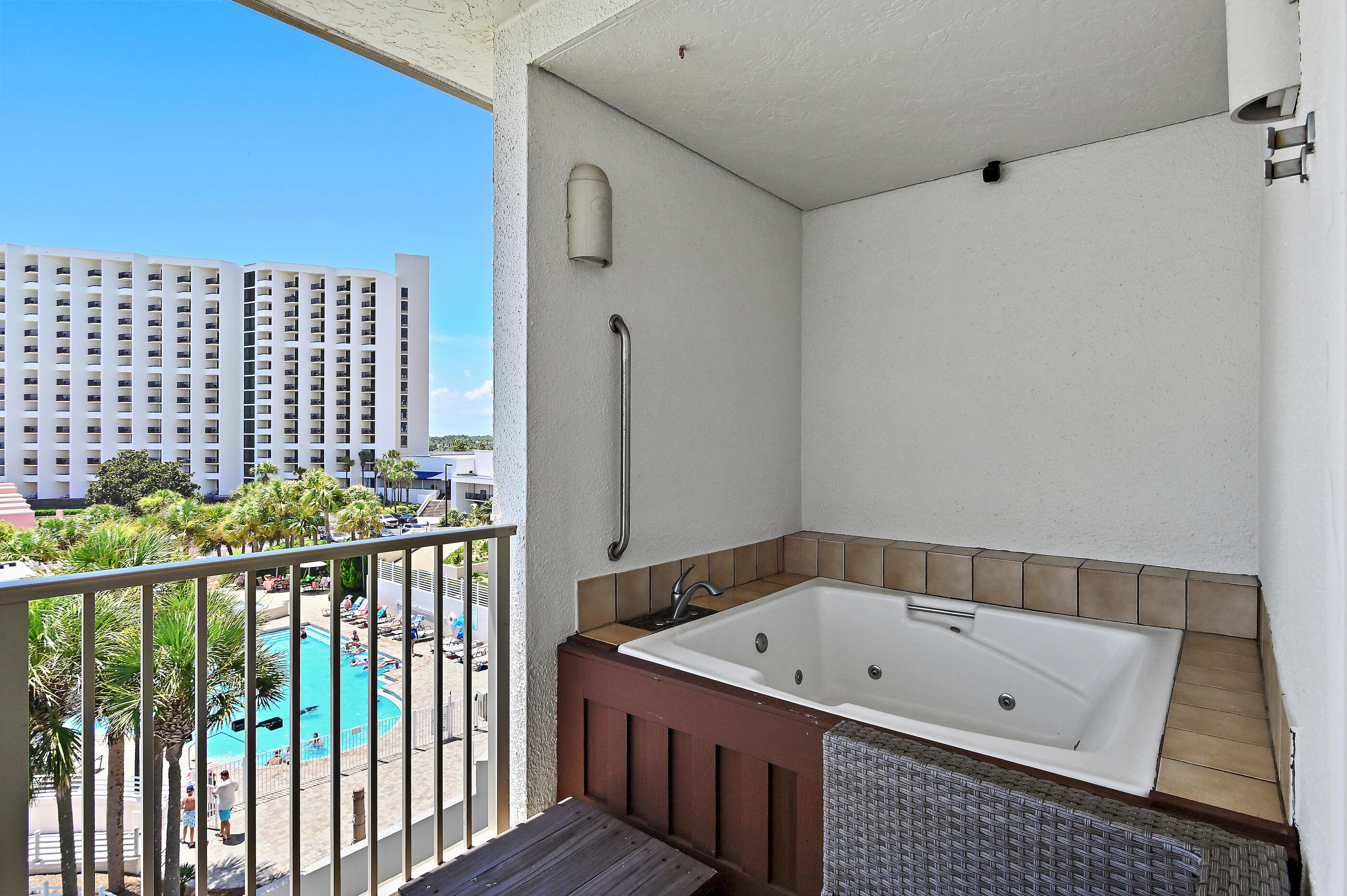 TOPS'L BEACH MANOR - Residential