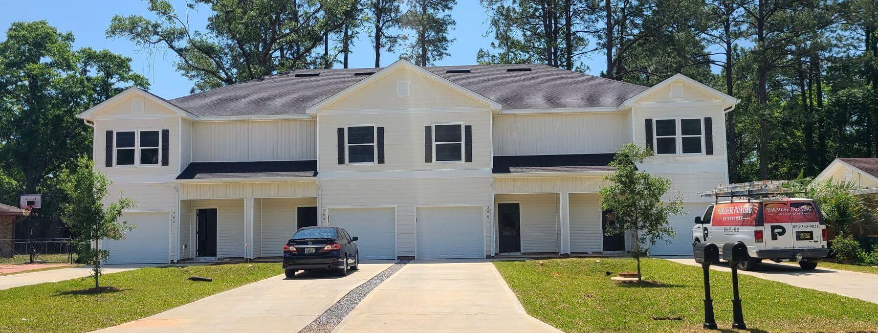 Beautiful Townhouse. Central Fort Walton Beach area. 10 minutes from VPS airport and military bases (Eglin, Hurlburt Field). Spacious 3 bedrooms and 3 bathrooms. Fenced Backyard. Great Neighborhood.