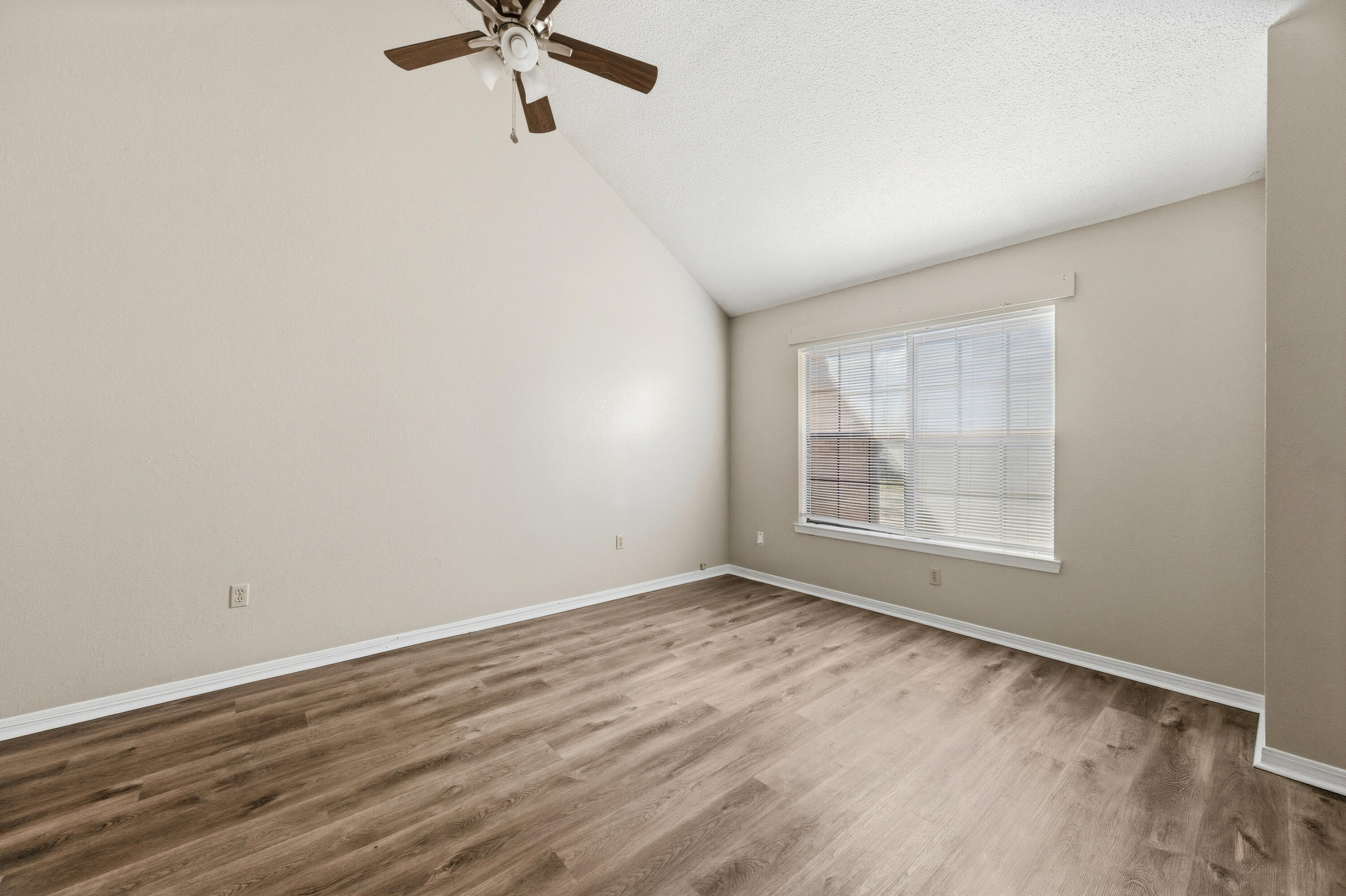 VALLEY T/H - Residential Lease