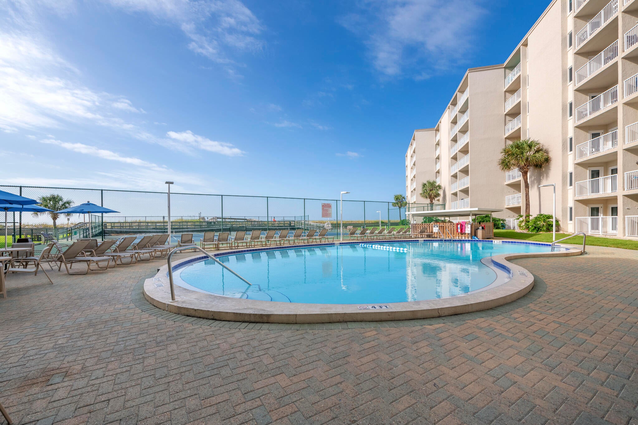 HOLIDAY SURF & RACQUET CLUB - Residential