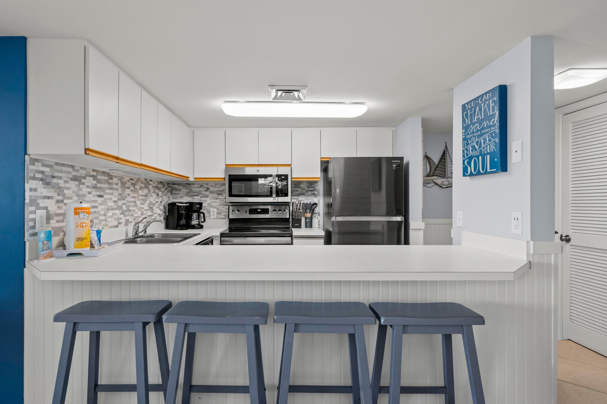 HOLIDAY SURF & RACQUET CLUB - Residential