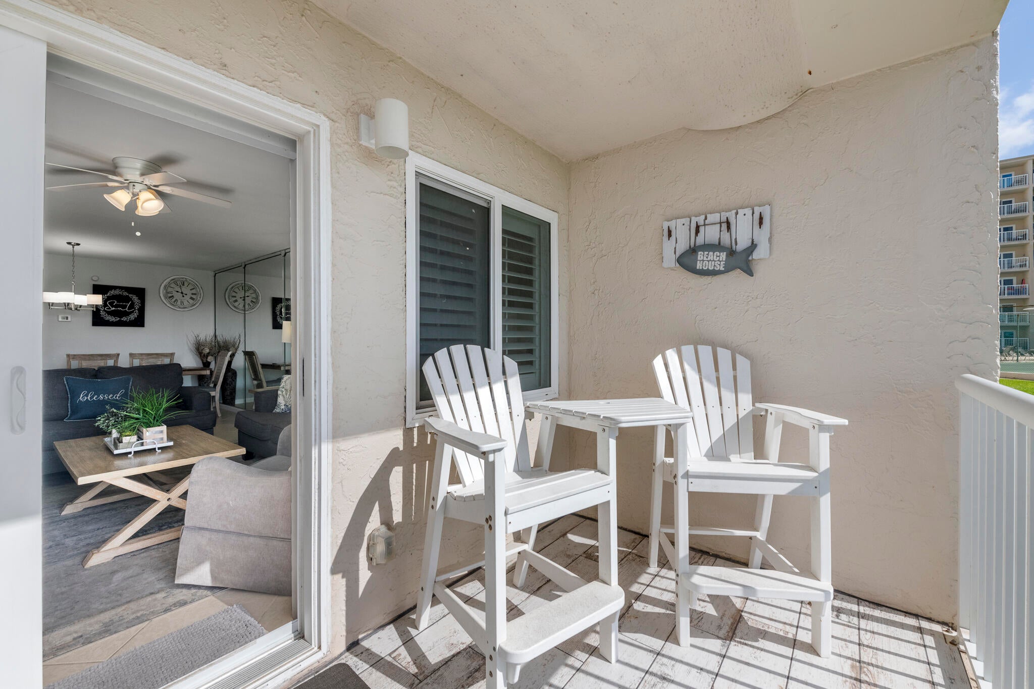 HOLIDAY SURF & RACQUET CLUB - Residential