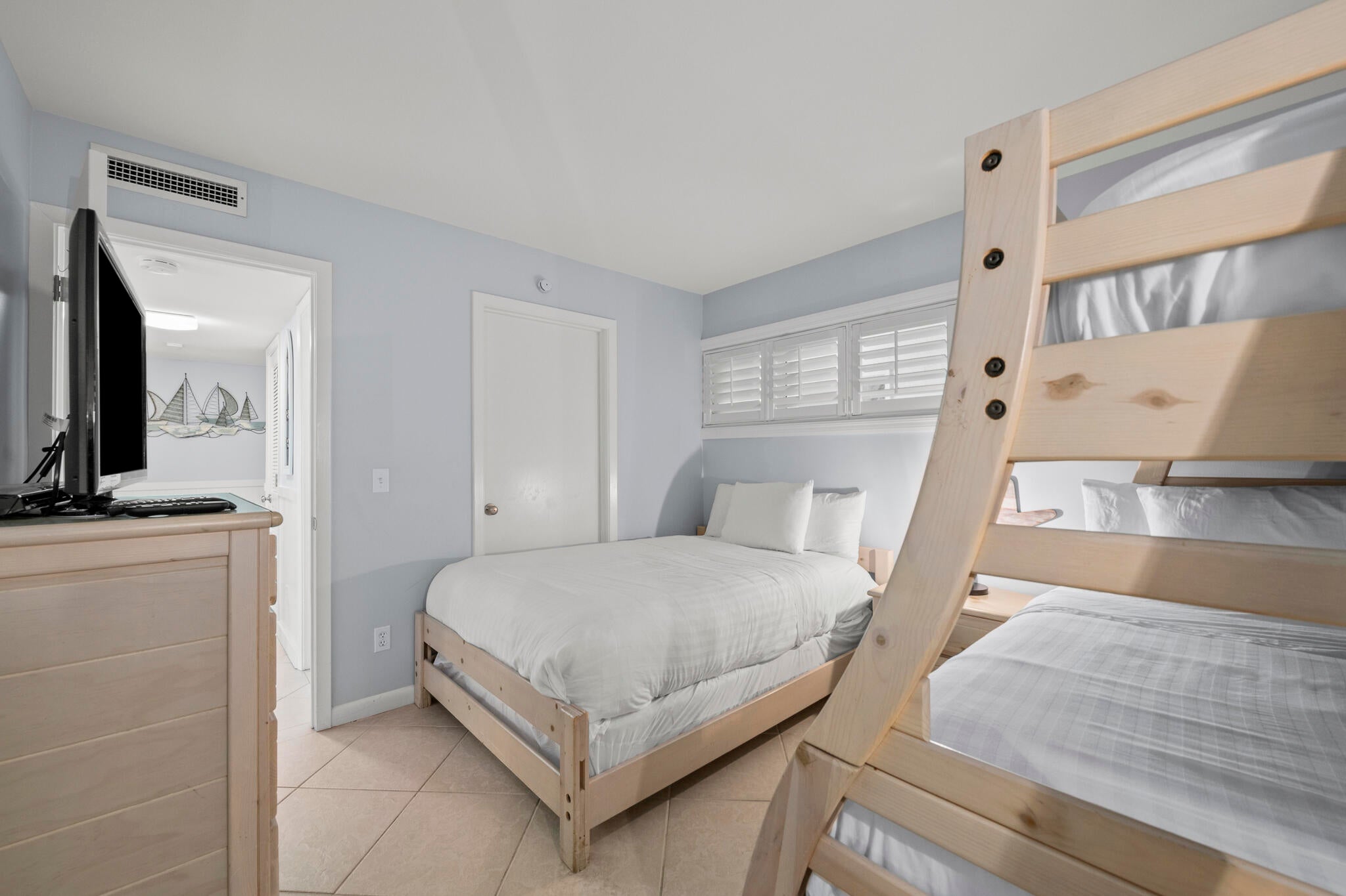 HOLIDAY SURF & RACQUET CLUB - Residential