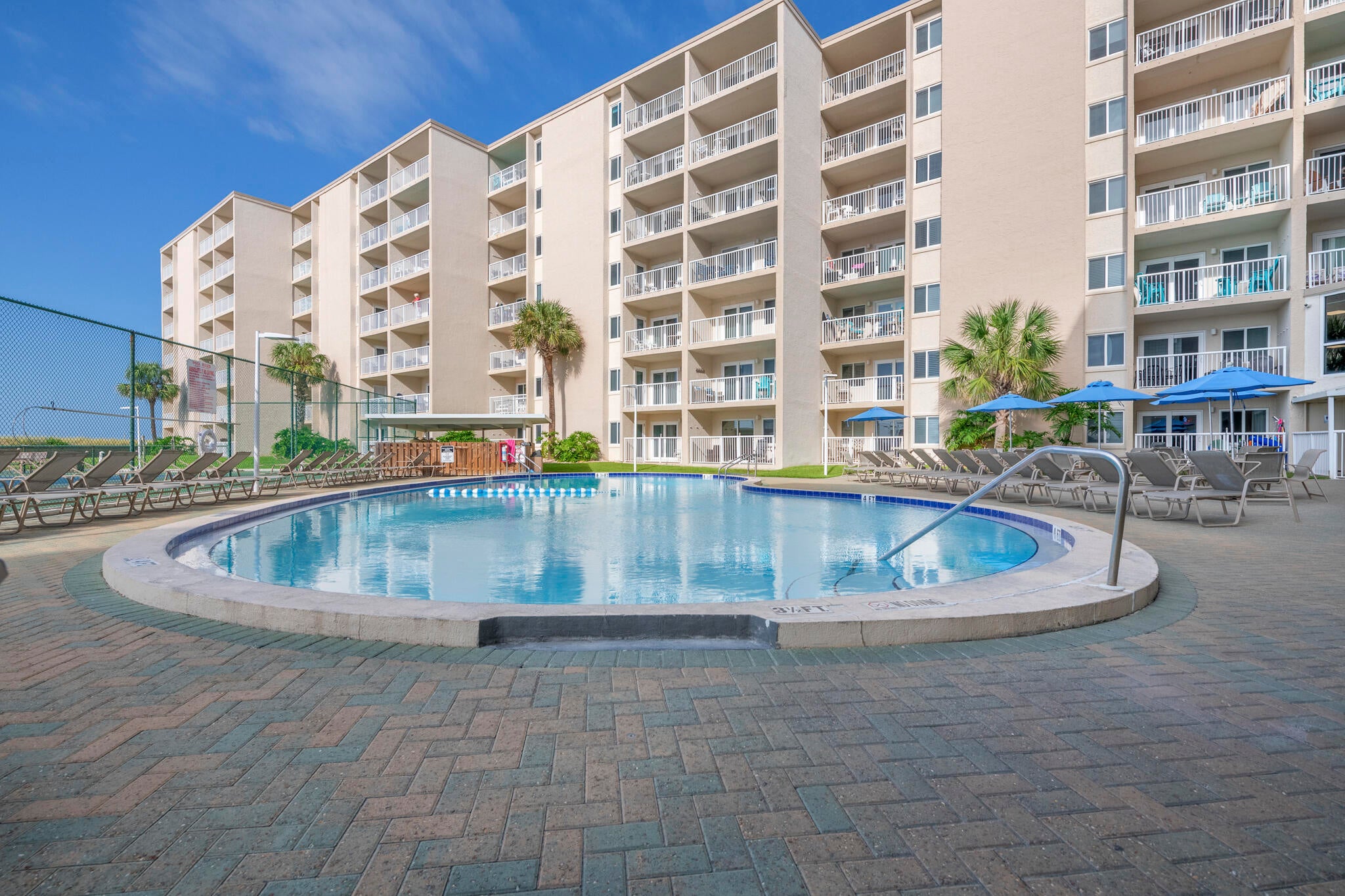 HOLIDAY SURF & RACQUET CLUB - Residential