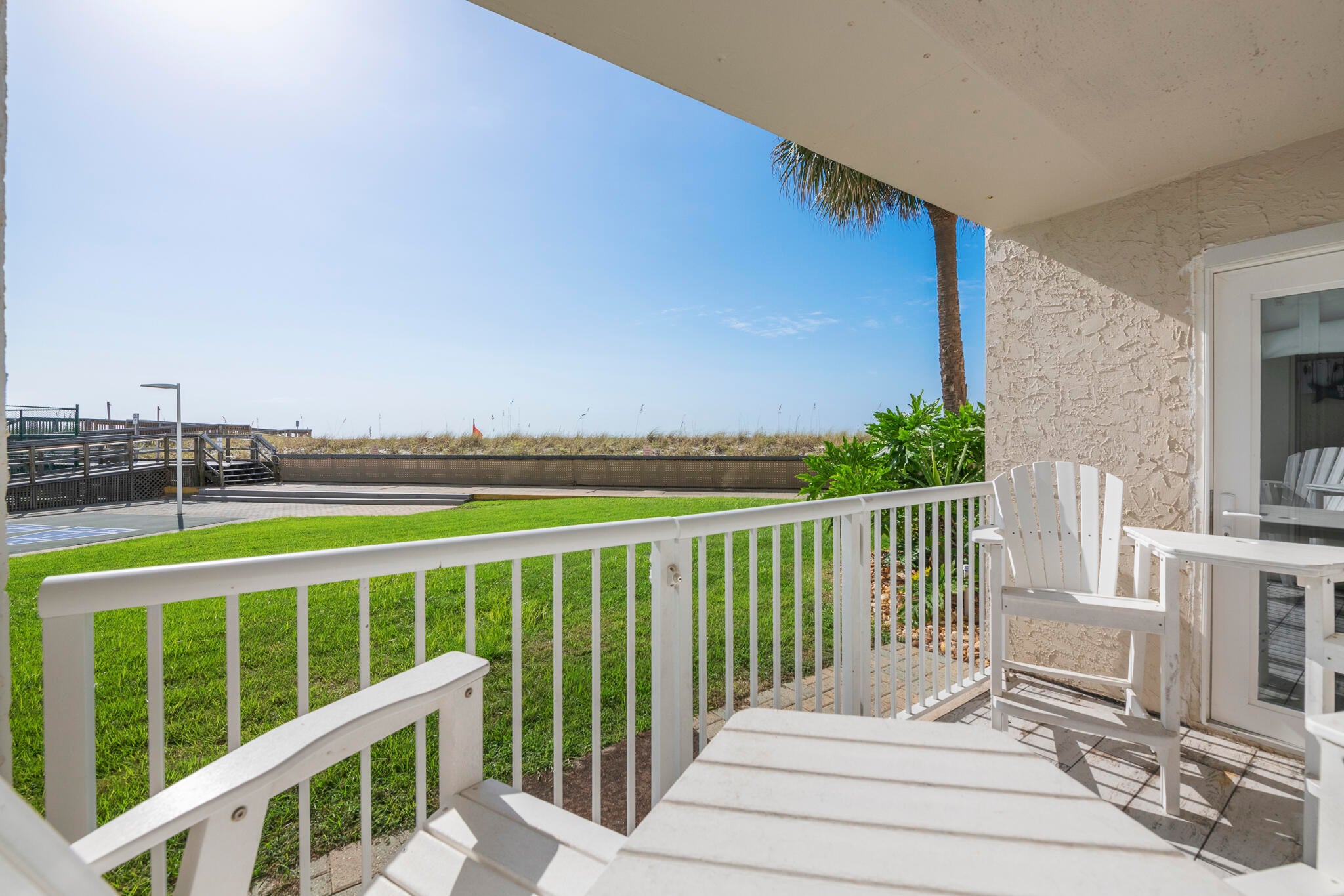 HOLIDAY SURF & RACQUET CLUB - Residential