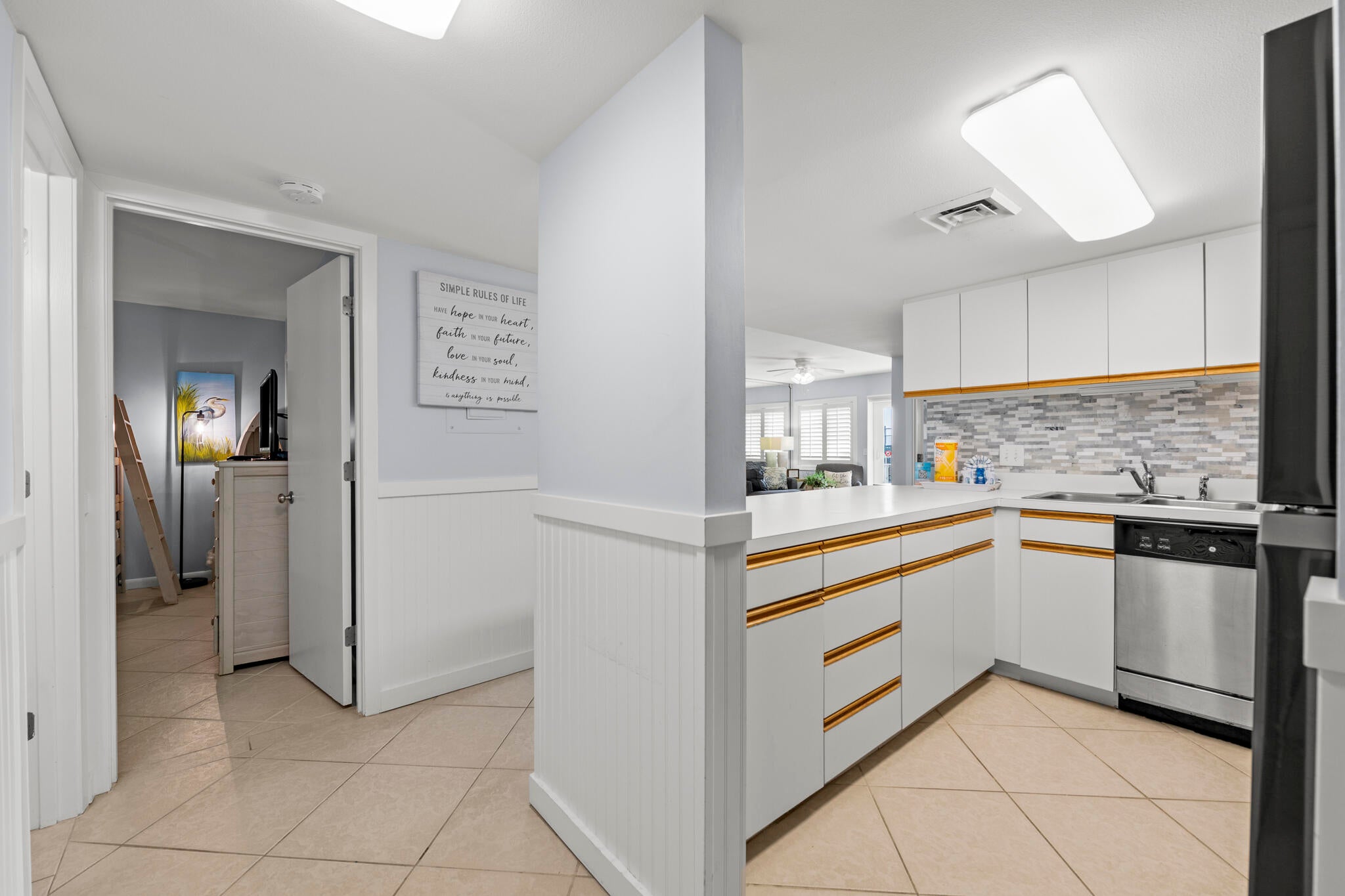 HOLIDAY SURF & RACQUET CLUB - Residential