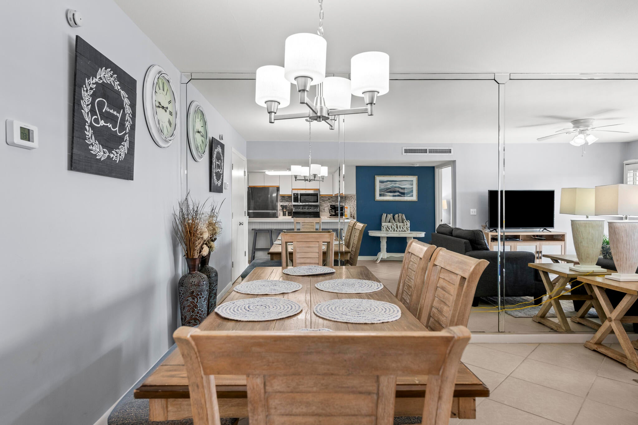 HOLIDAY SURF & RACQUET CLUB - Residential