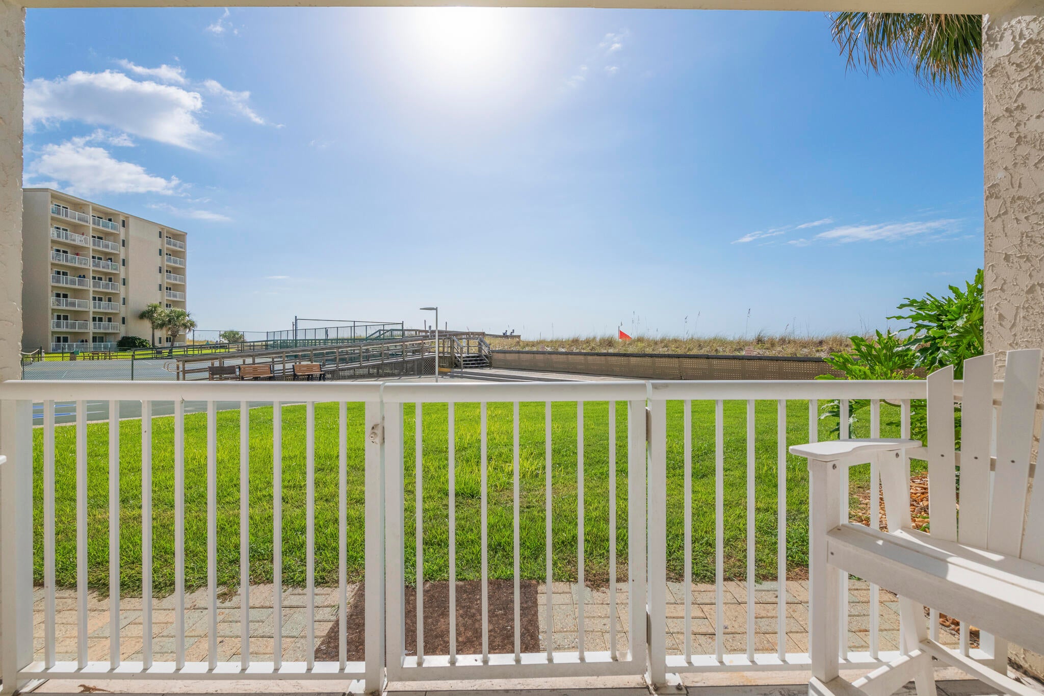 HOLIDAY SURF & RACQUET CLUB - Residential
