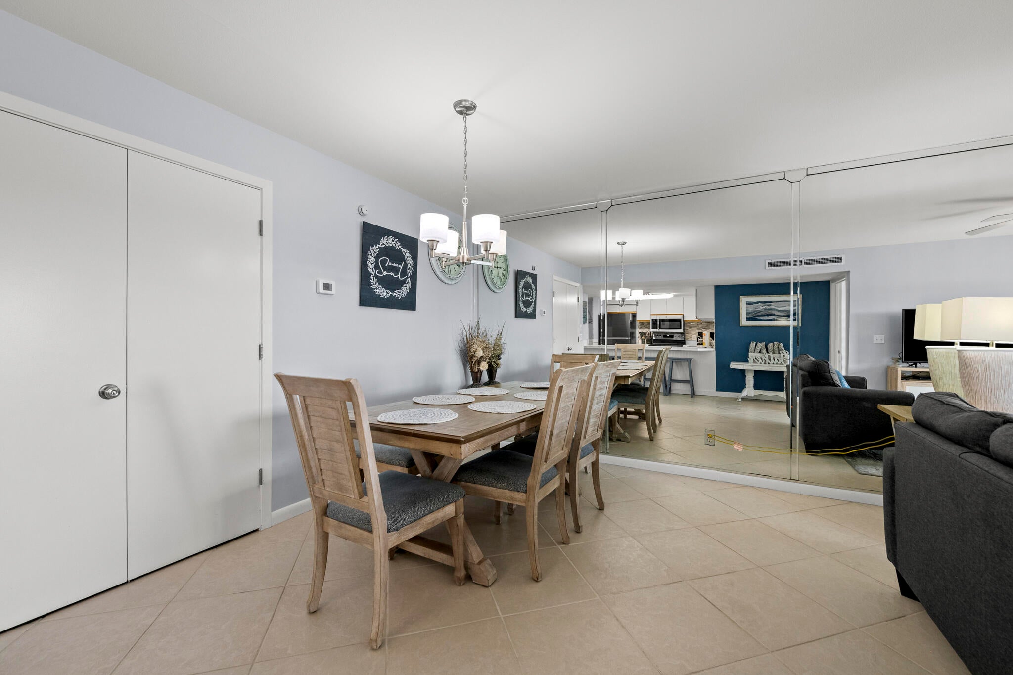 HOLIDAY SURF & RACQUET CLUB - Residential