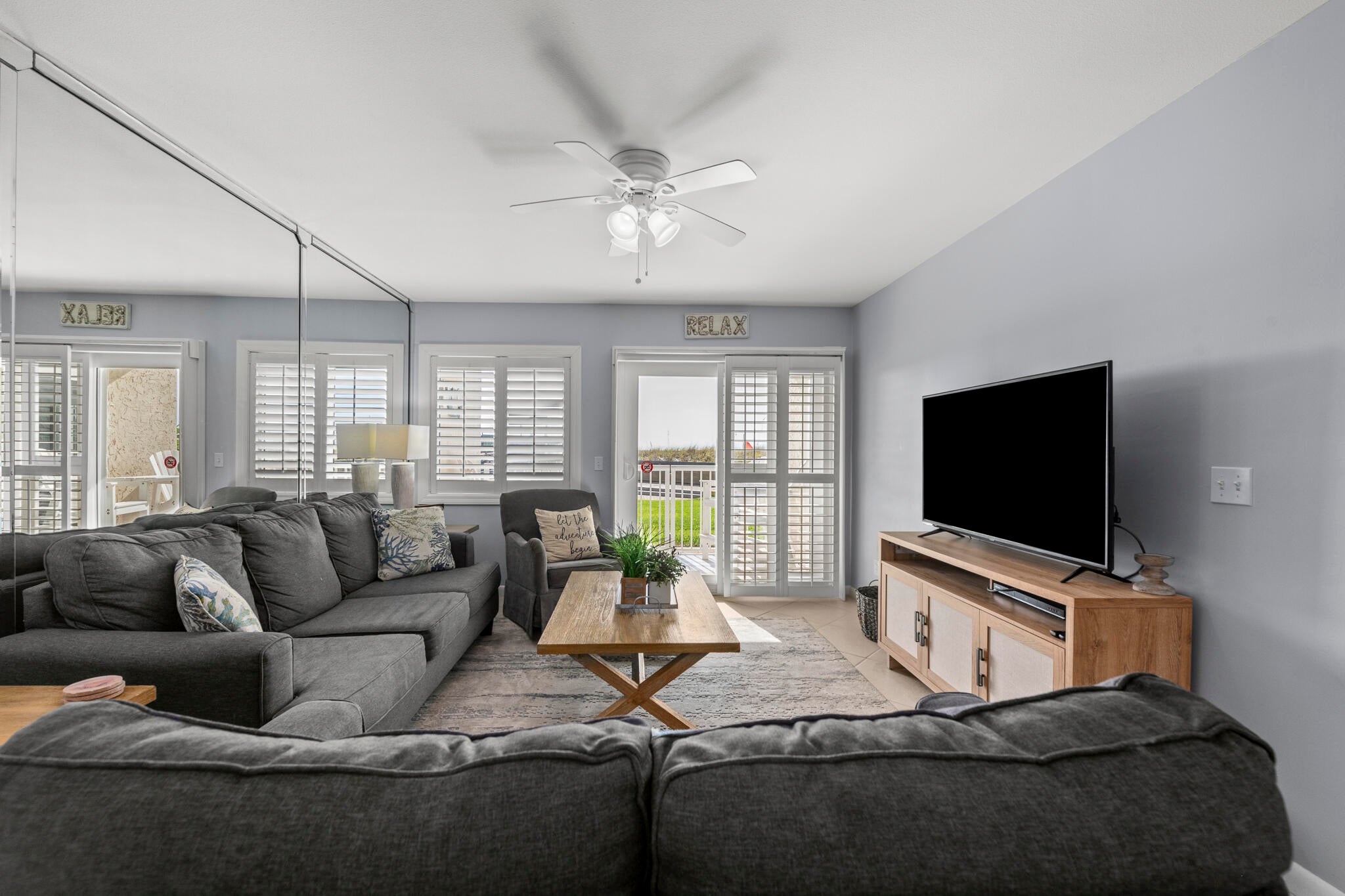 HOLIDAY SURF & RACQUET CLUB - Residential