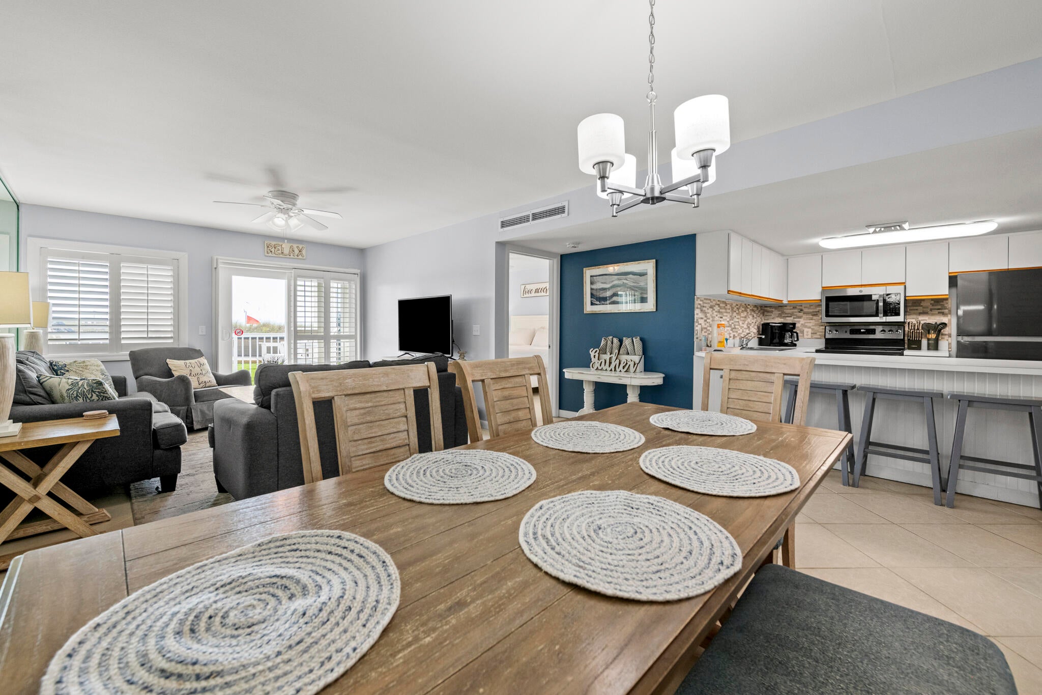 HOLIDAY SURF & RACQUET CLUB - Residential