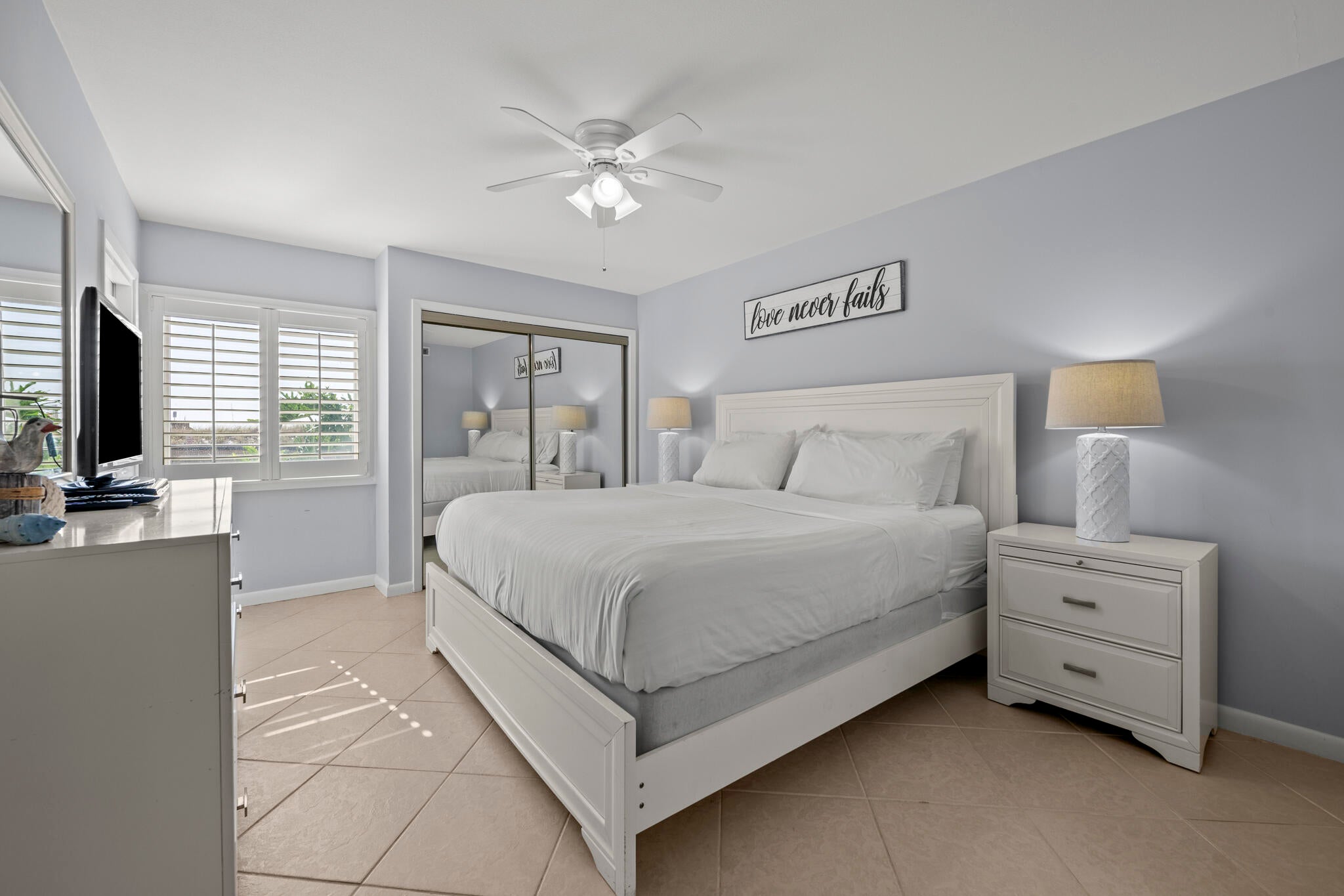 HOLIDAY SURF & RACQUET CLUB - Residential
