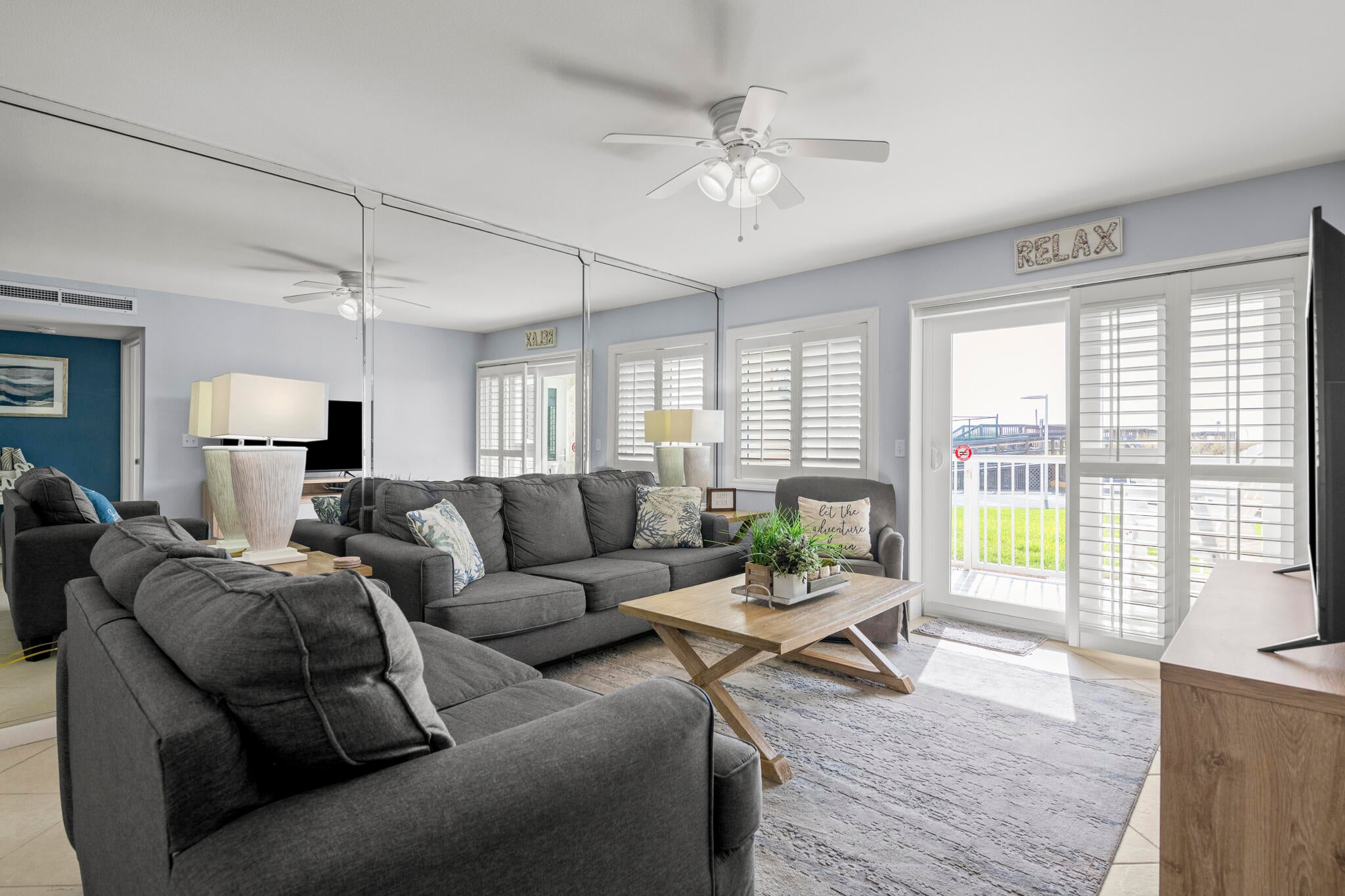 HOLIDAY SURF & RACQUET CLUB - Residential
