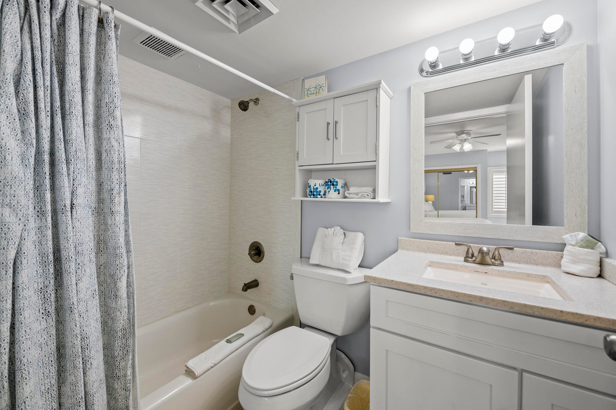 HOLIDAY SURF & RACQUET CLUB - Residential