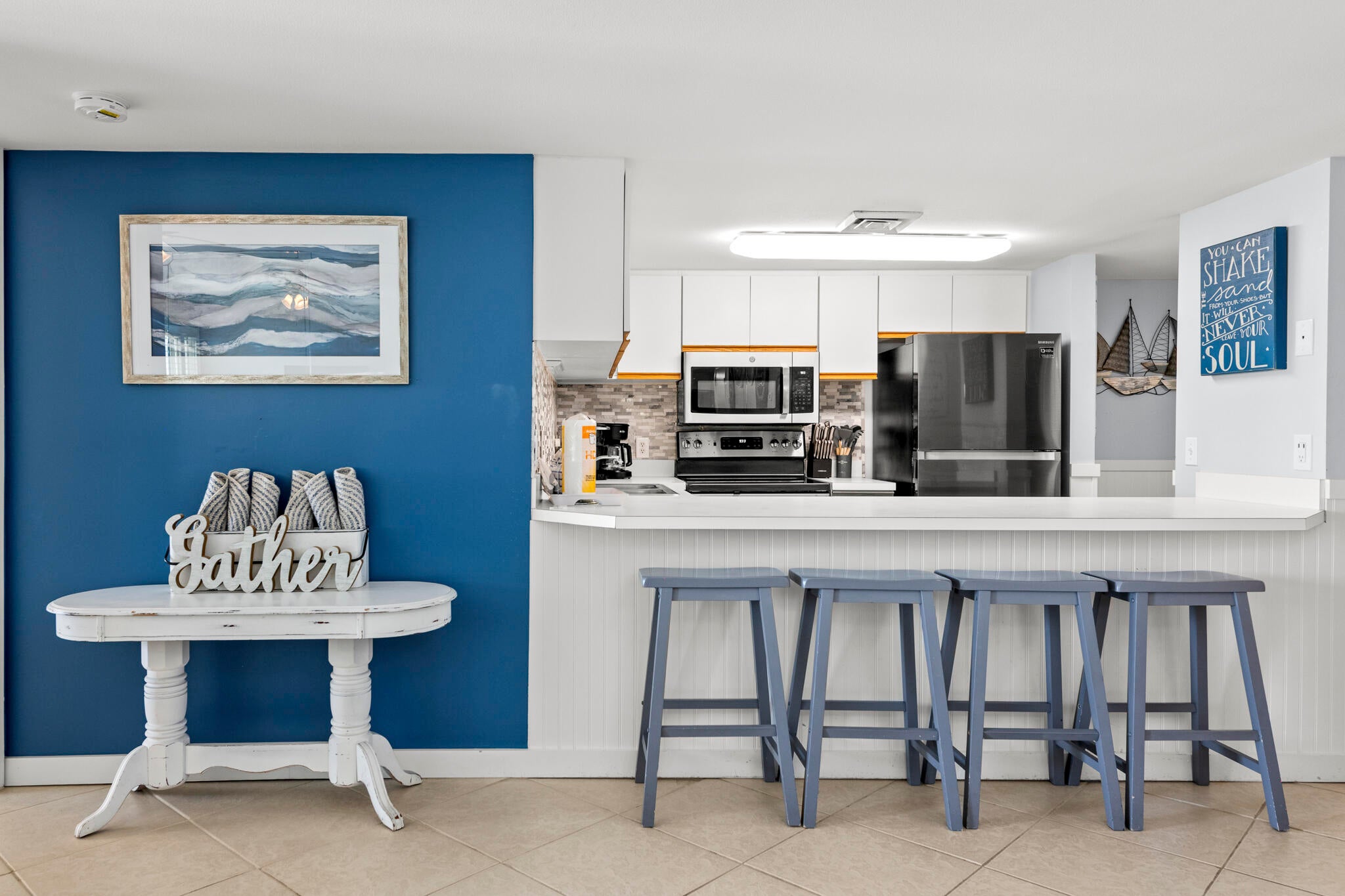 HOLIDAY SURF & RACQUET CLUB - Residential