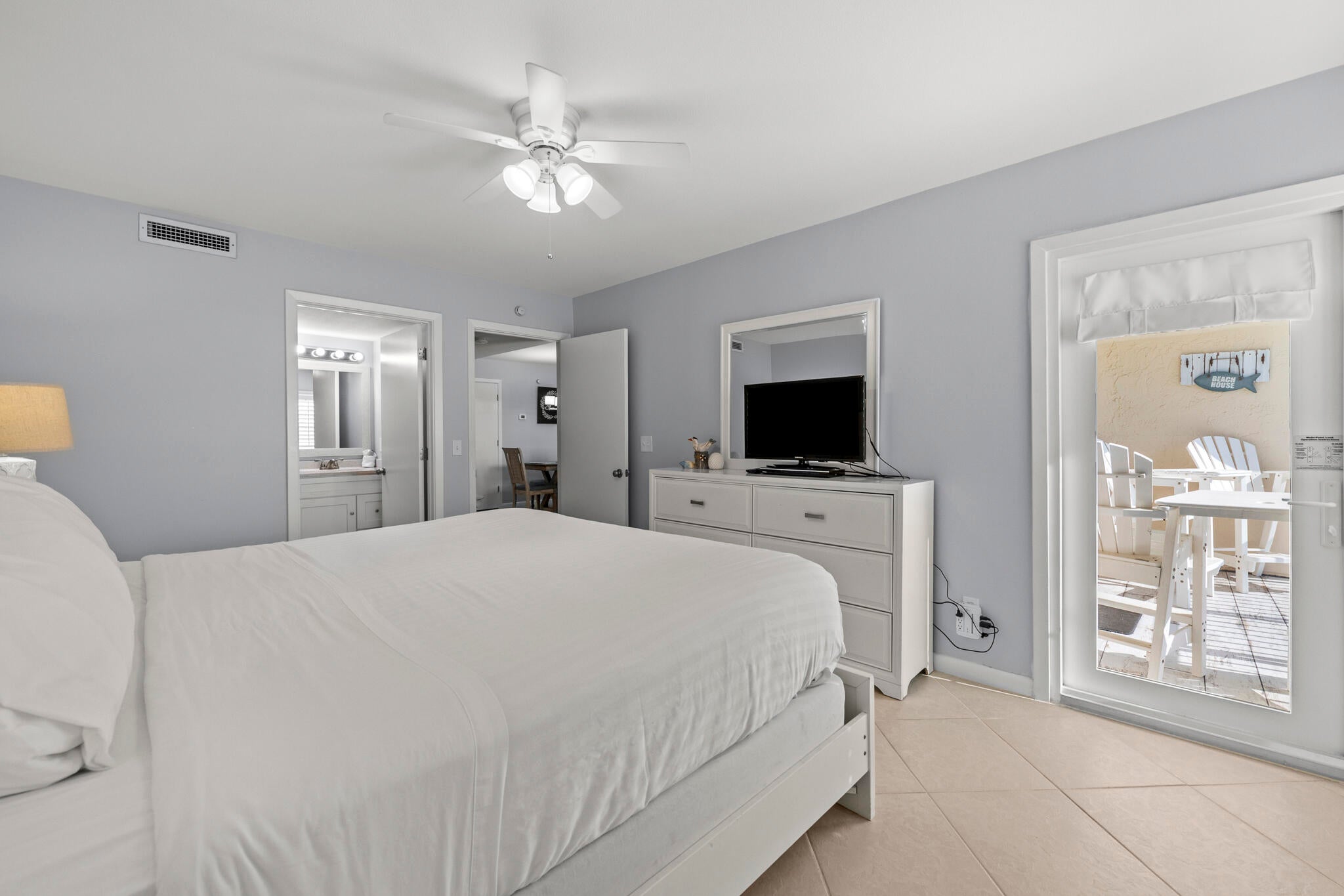 HOLIDAY SURF & RACQUET CLUB - Residential