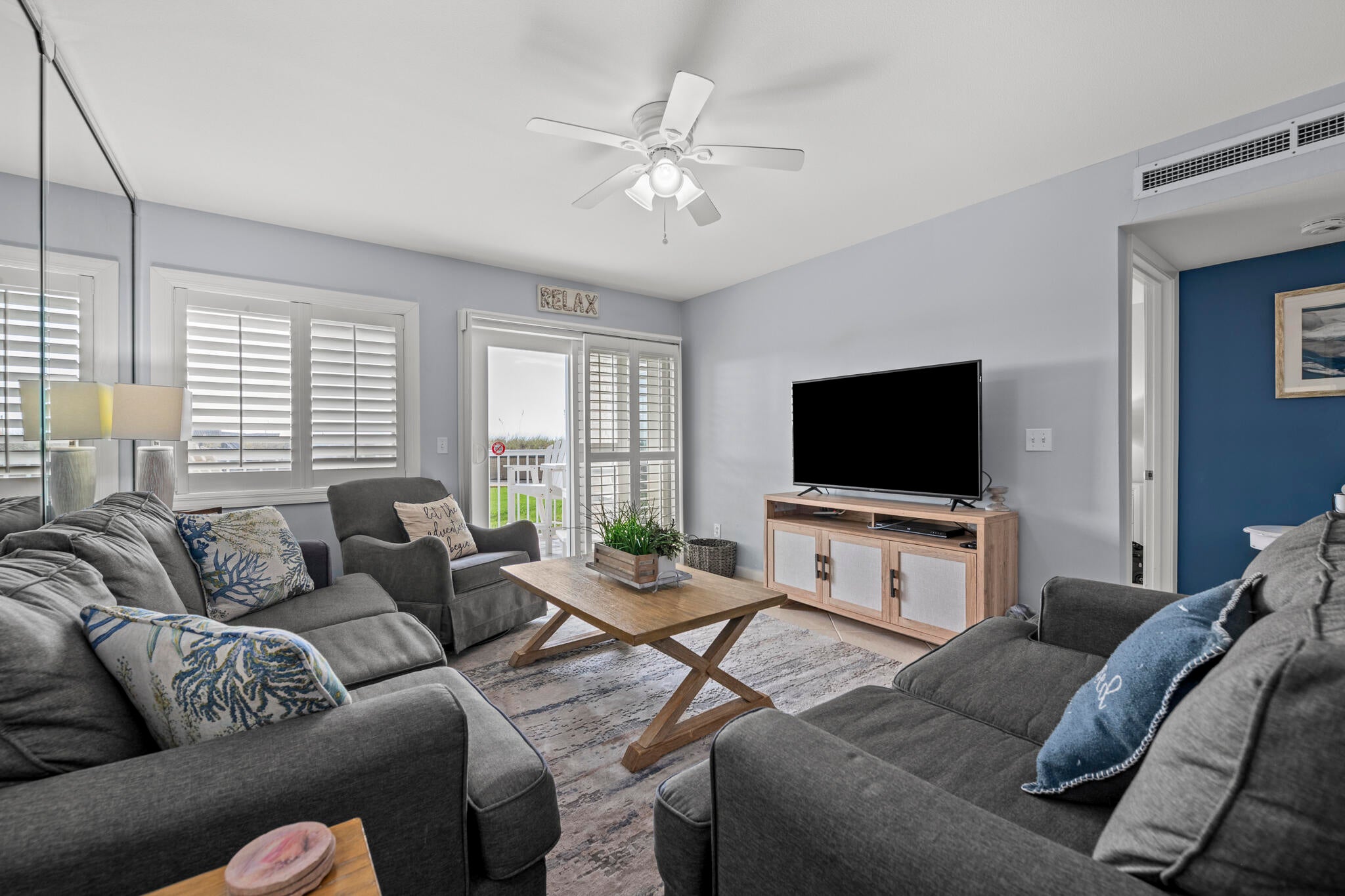 HOLIDAY SURF & RACQUET CLUB - Residential