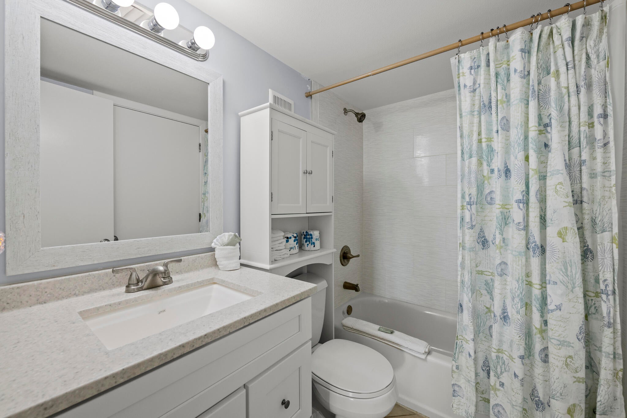 HOLIDAY SURF & RACQUET CLUB - Residential