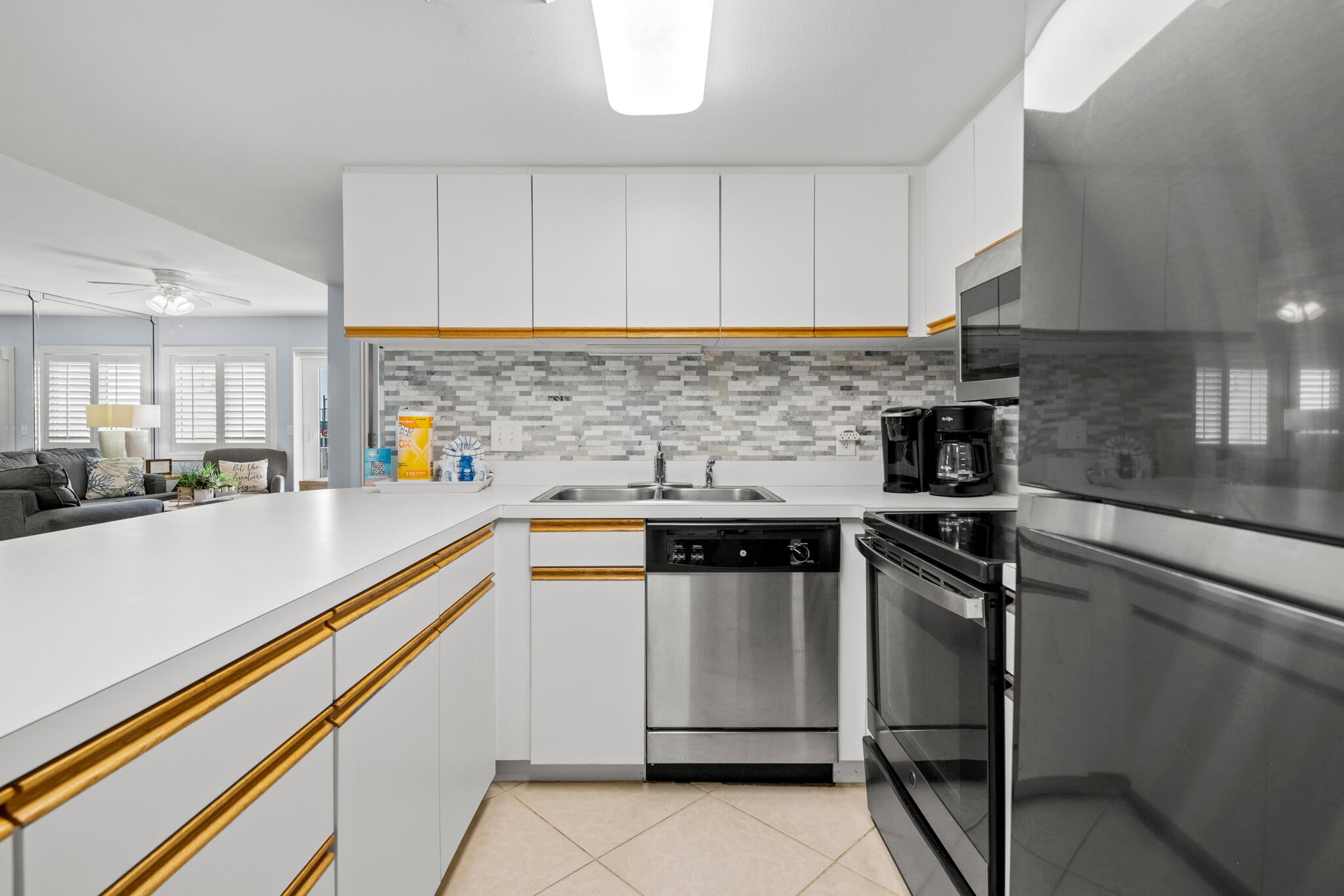 HOLIDAY SURF & RACQUET CLUB - Residential