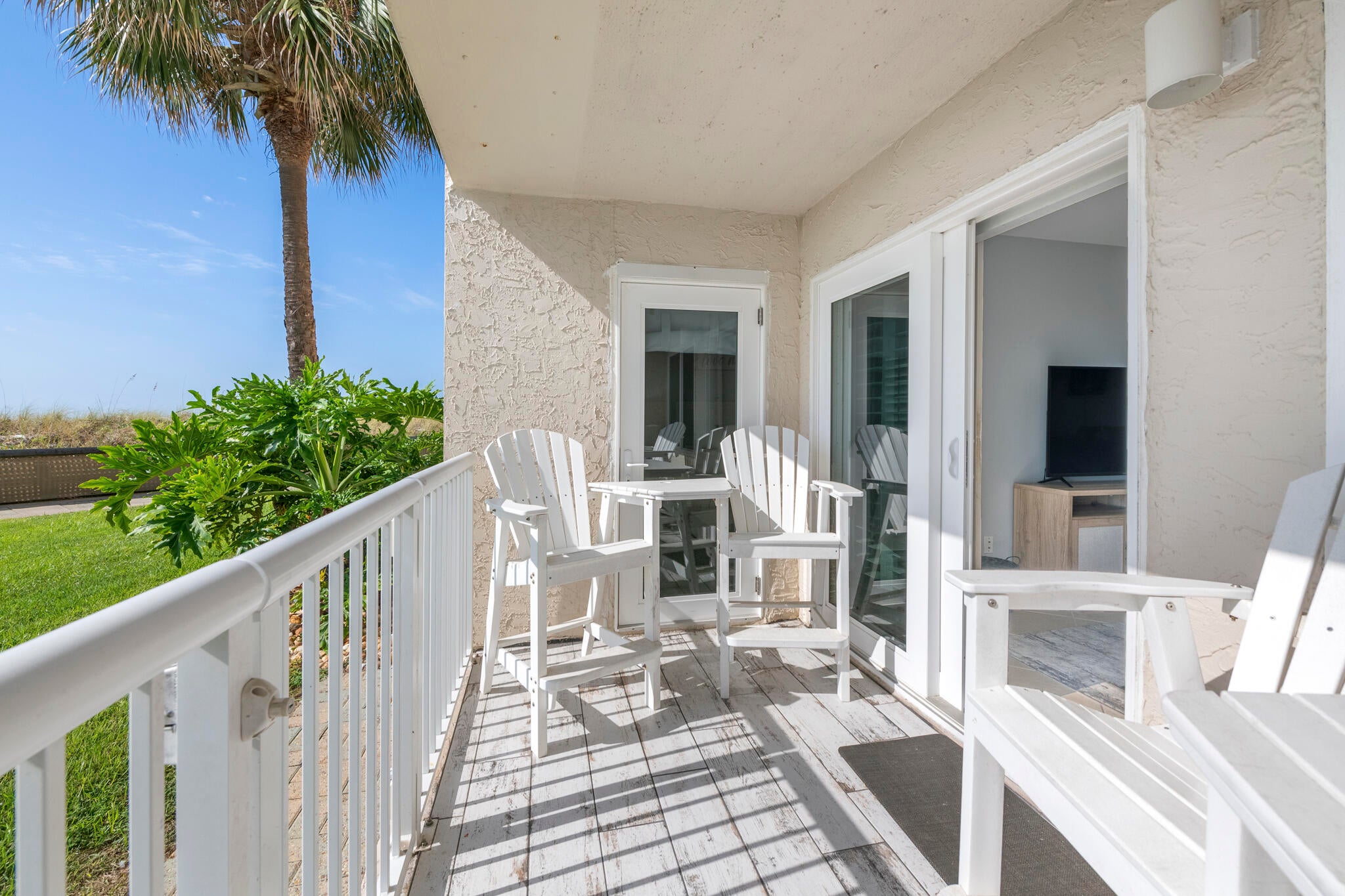 HOLIDAY SURF & RACQUET CLUB - Residential