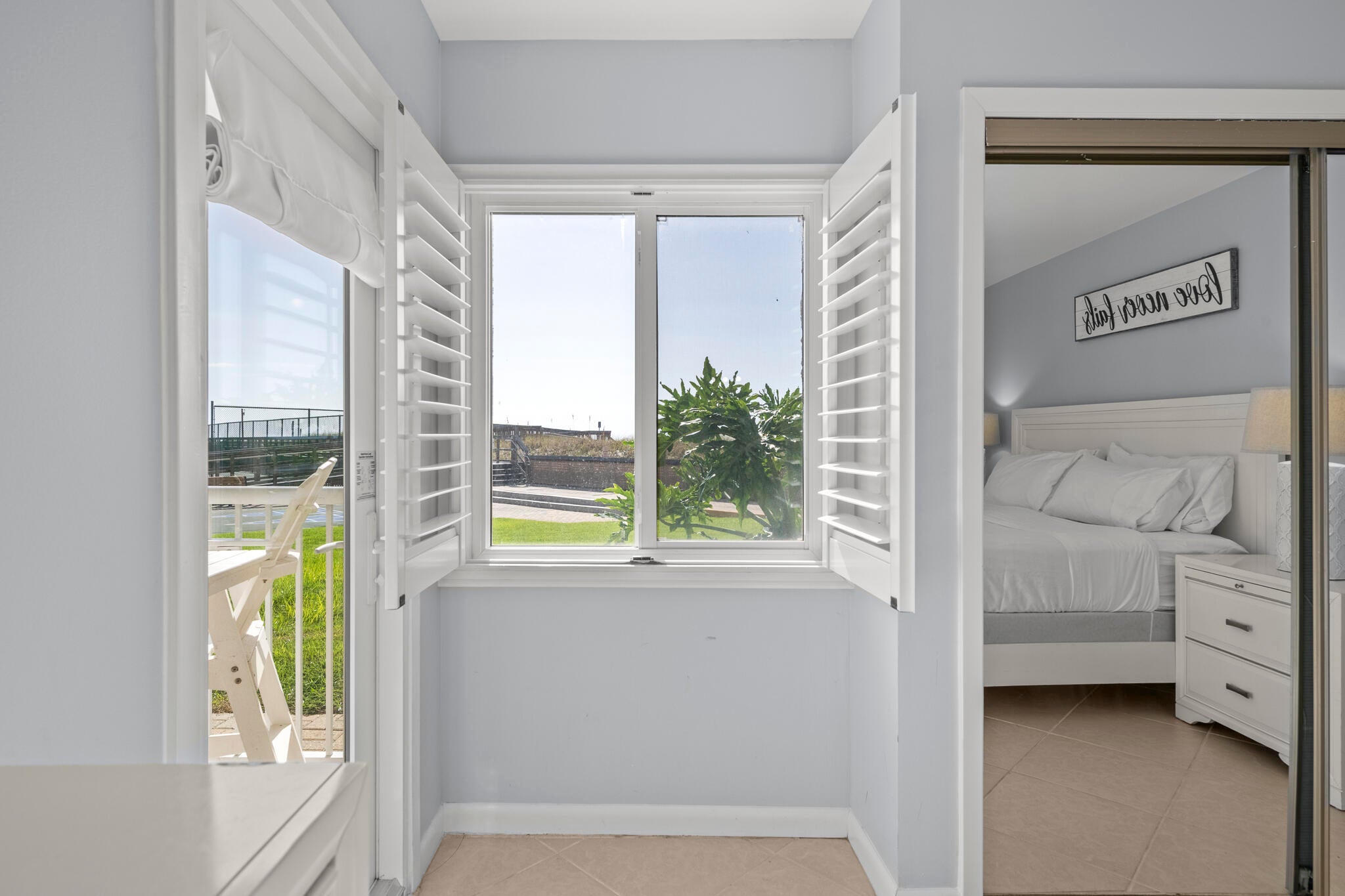HOLIDAY SURF & RACQUET CLUB - Residential