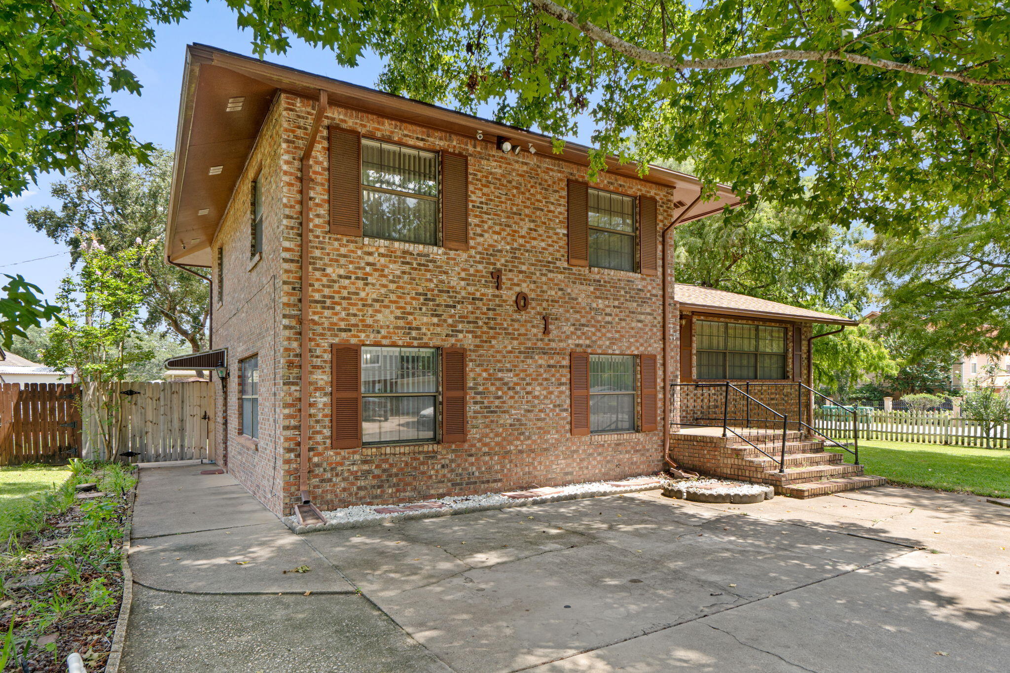 James Est - Residential