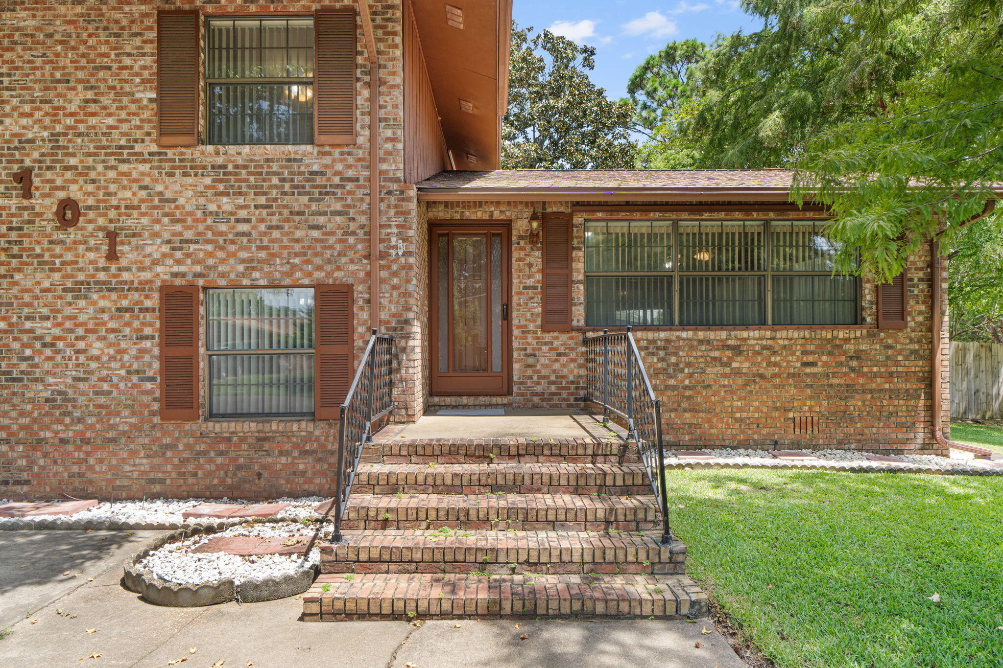 James Est - Residential